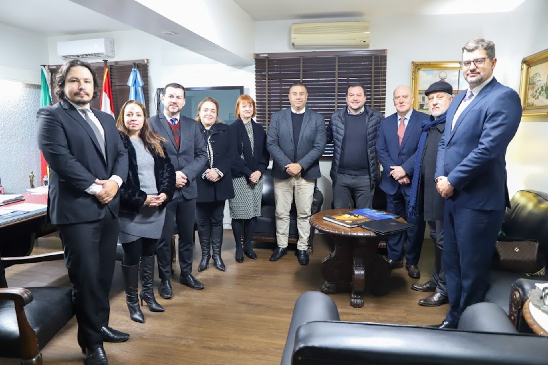 Comitiva da 4ª Região é recebida no Executivo Municipal.