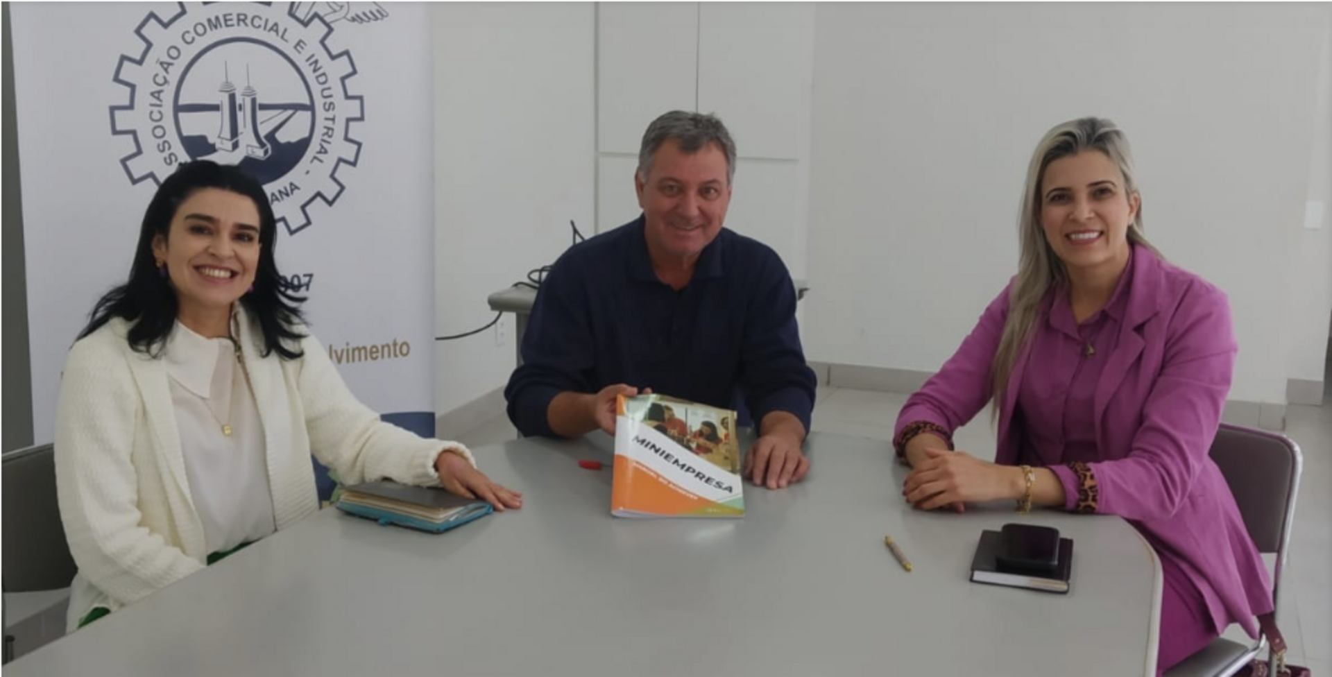Projeto oferece experiências reais de criação e administração de uma empresa em sala de aula.