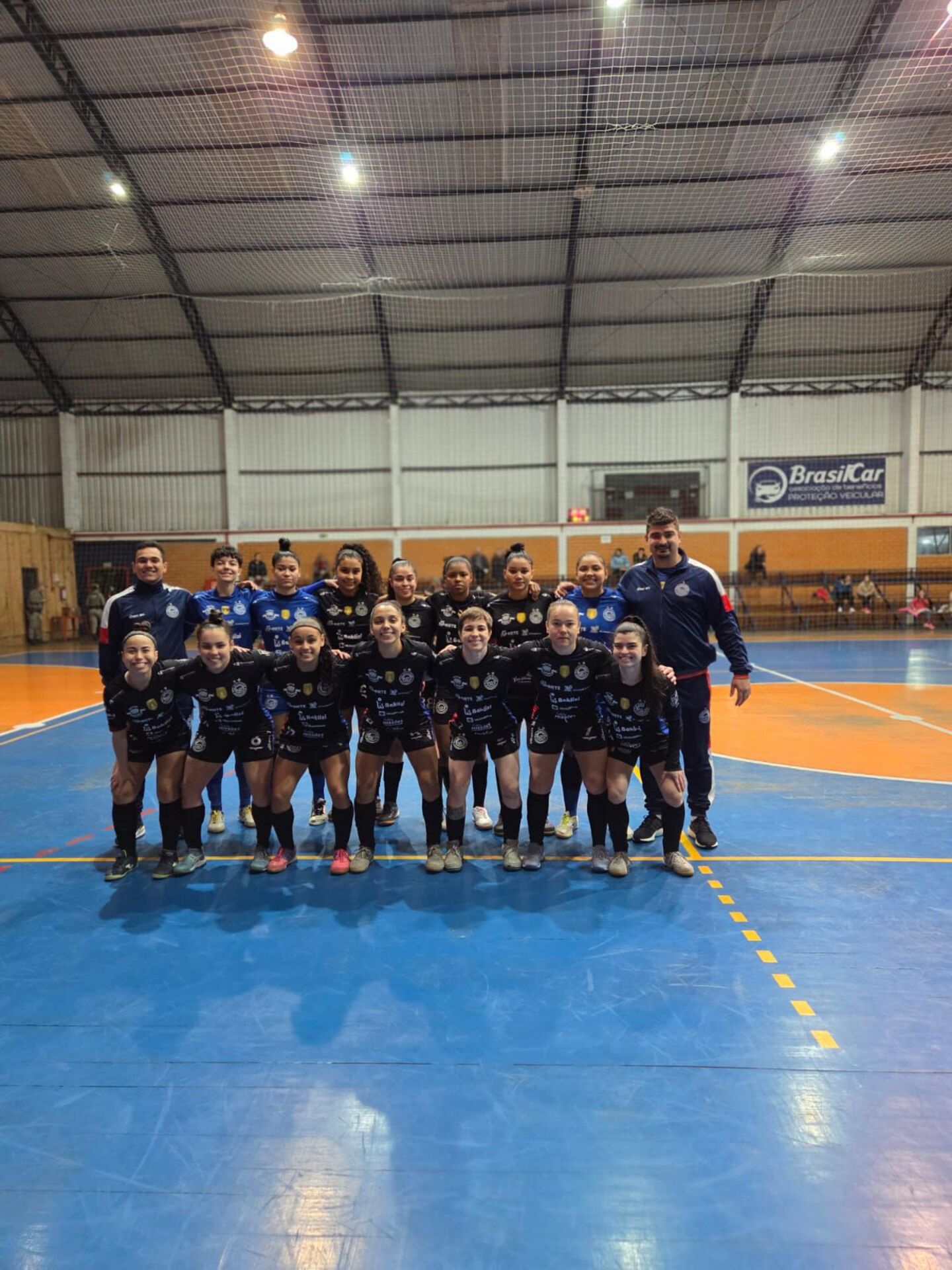 Dentro de quadra, o time deu show de organização, intensidade e eficiência ofensiva
