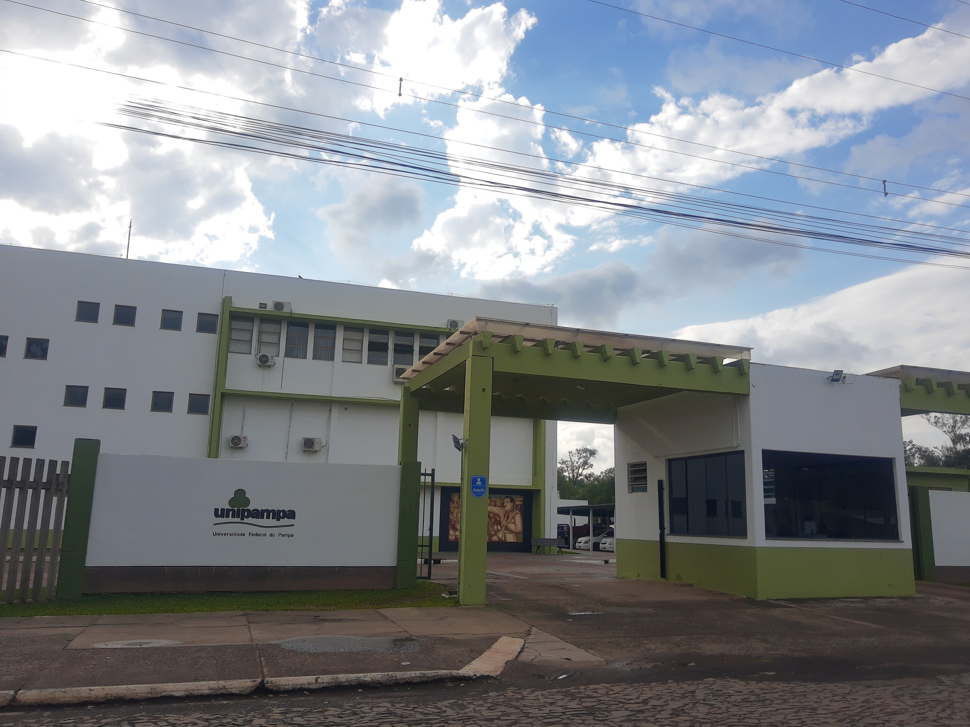 O edital visa docentes com formação em Licenciatura em Geografia para o campus de São Borja.