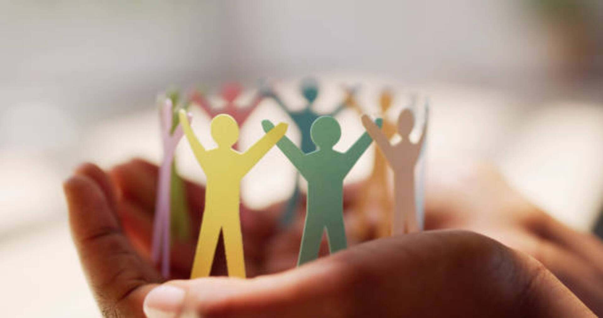 Pessoas trans, indígenas e refugiados estão entre os novos beneficiados.