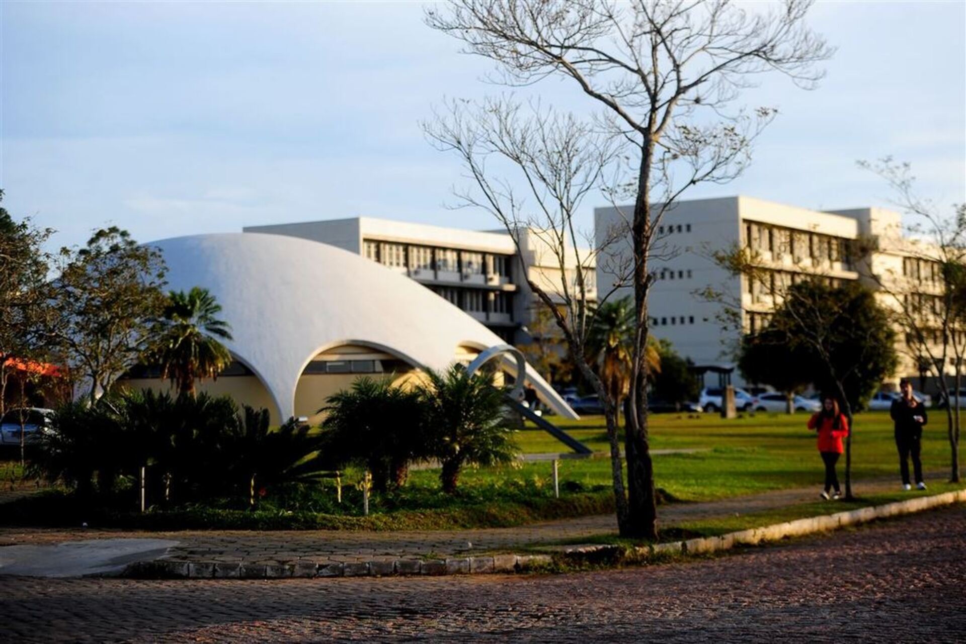 Professores Érico Flores e Paola Mello foram os únicos brasileiros convidados a palestrar no evento