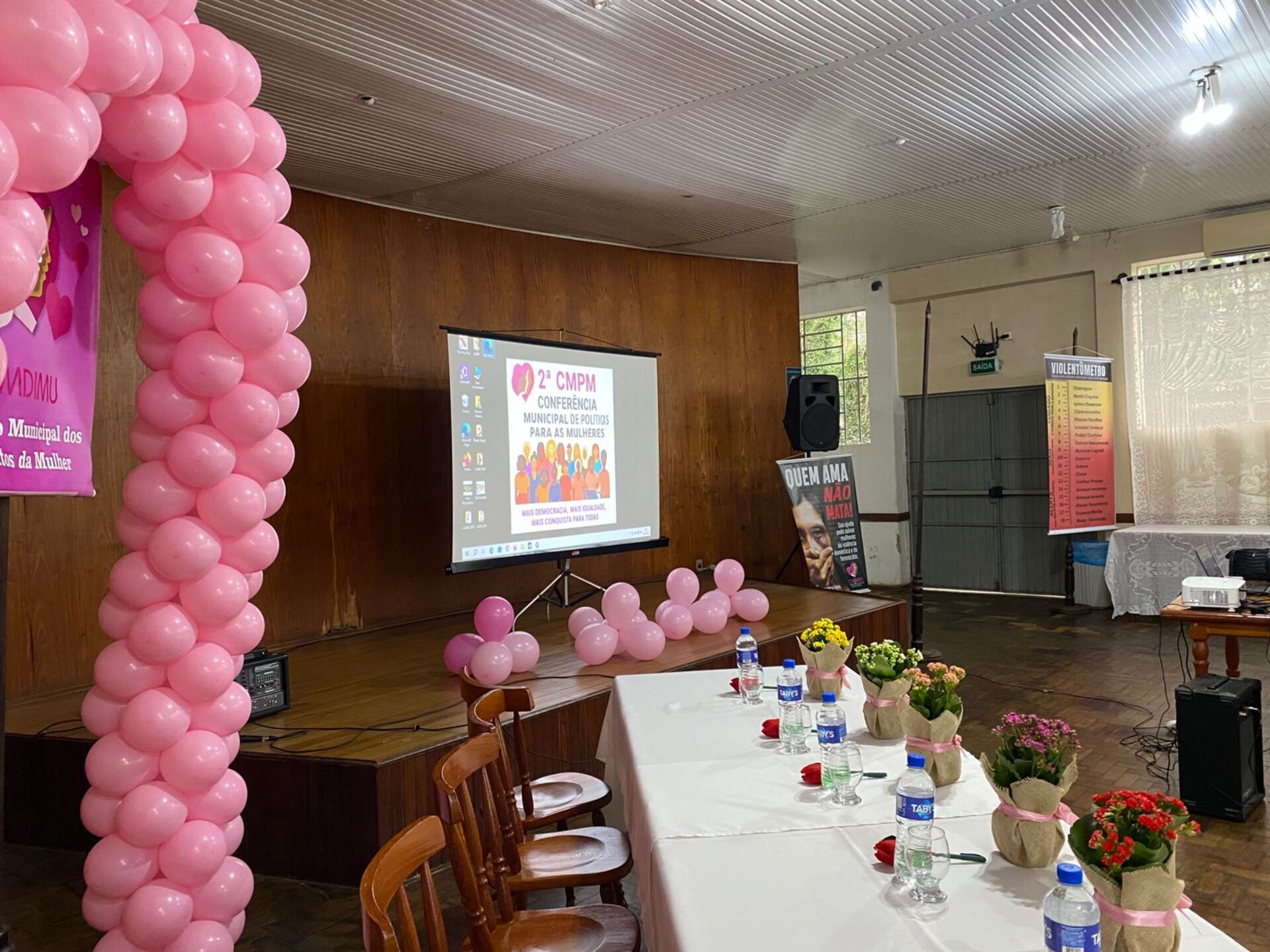 Evento reuniu poder público e sociedade civil para debater políticas para as mulheres.