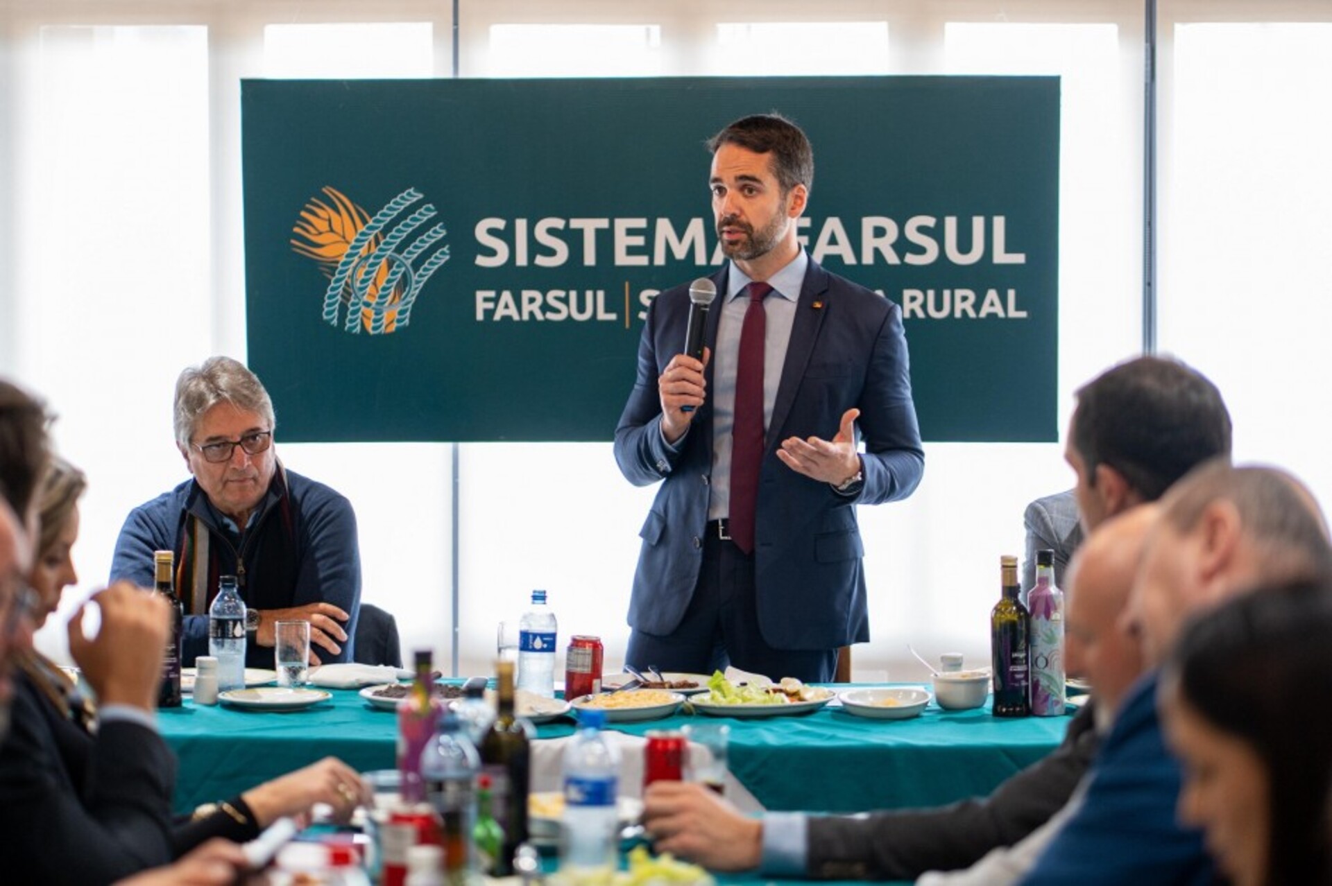 "O Estado está fazendo a sua parte para complementar as medidas federais", afirmou o governador.