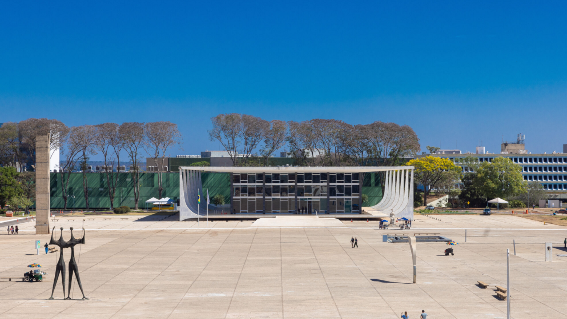 Com número recorde de julgamentos, STF reduz estoque de processos ao menor nível desde 1991. Balanço destaca avanço na agilidade da Corte e aumento de decisões colegiadas.