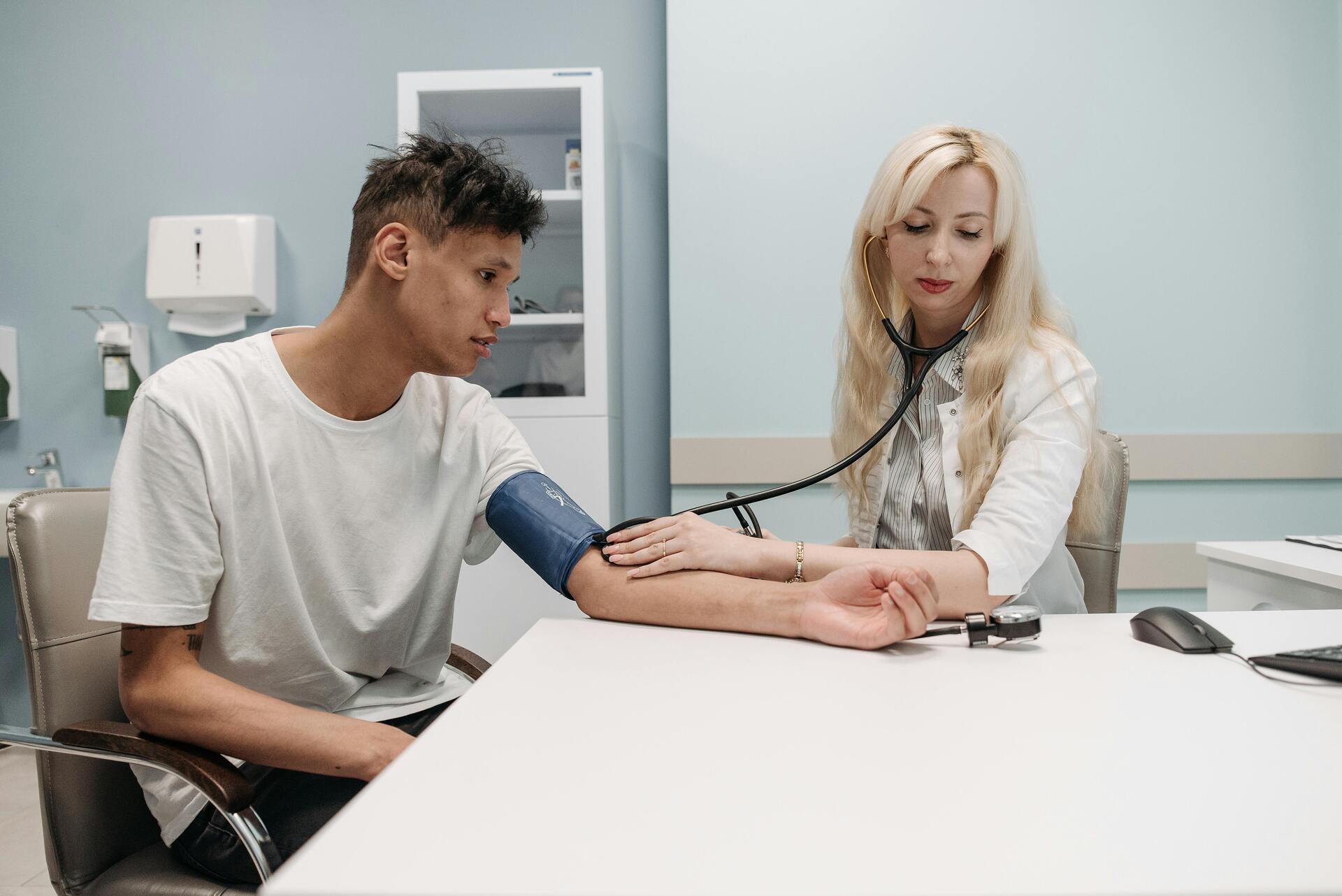 Serviços oferecidos incluem consultas médicas e odontológicas, vacinação e testes