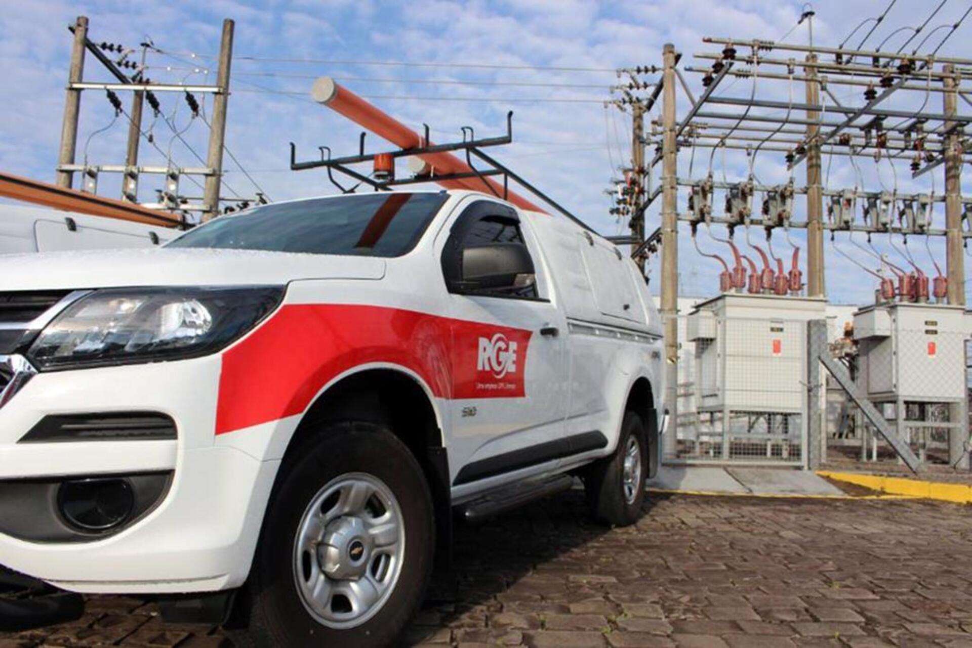 Bandeira vermelha 2 aumenta custo da energia por crise hídrica em agosto