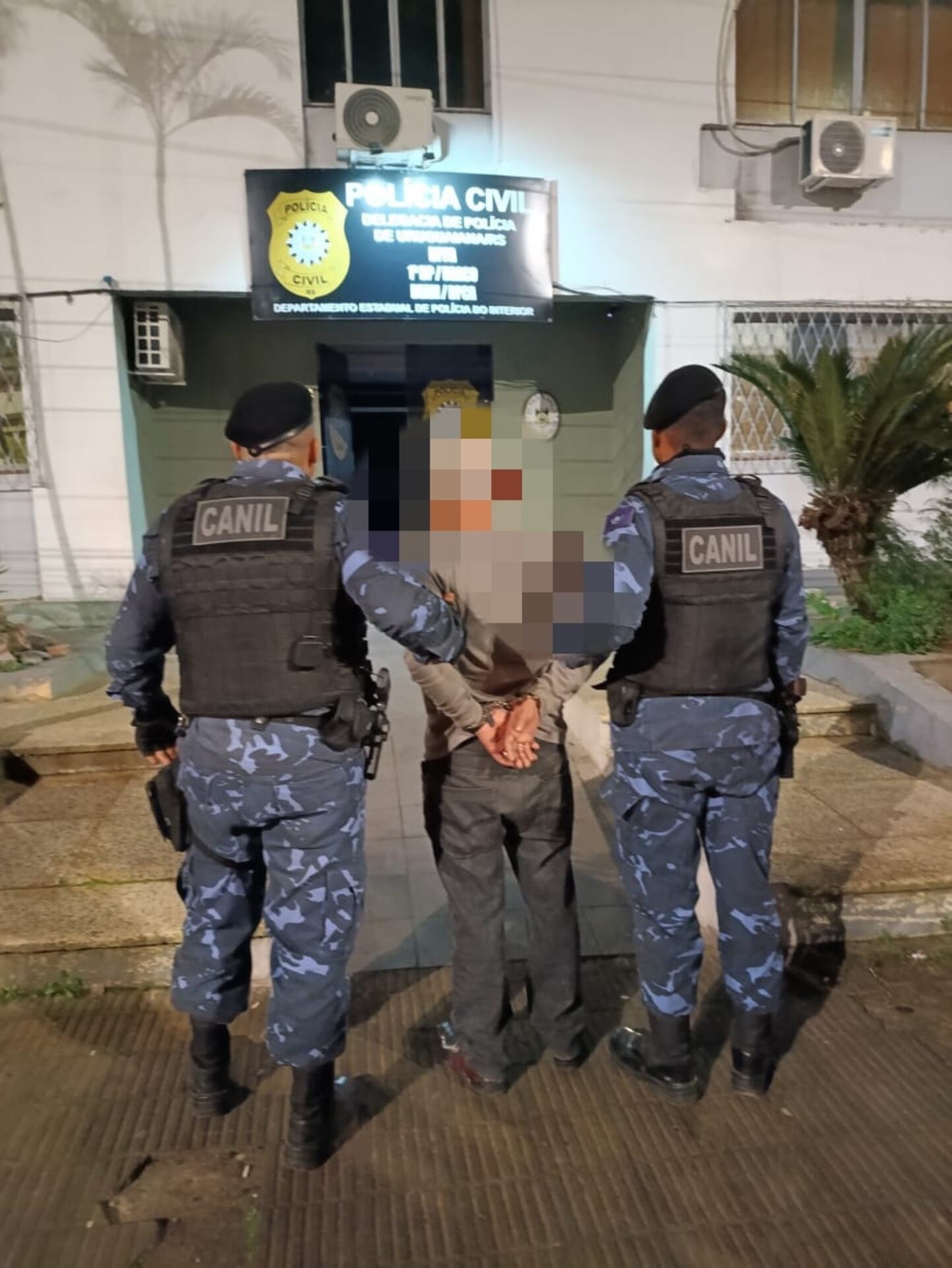 Sinistro de trânsito aconteceu no bairro Vila Júlia e condutor foi levado a Polícia Civil. 