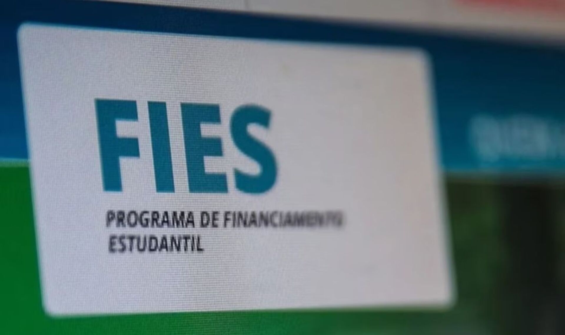 Estudantes têm até sexta para complementar dados e garantir o Fies.