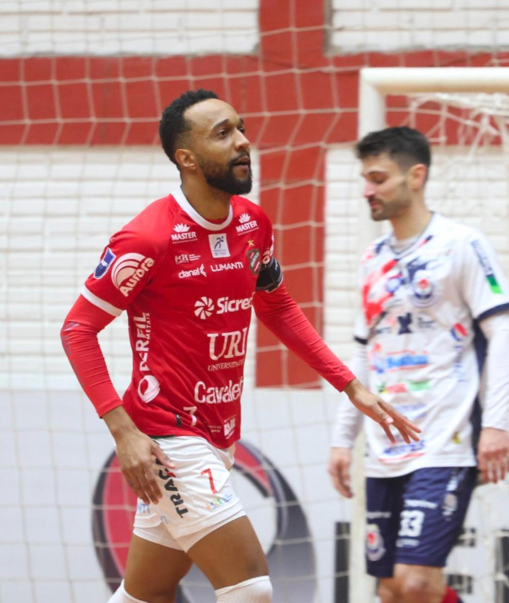 Douglas fez o primeiro da vitória do Atlântico sobre a Uruguaianense