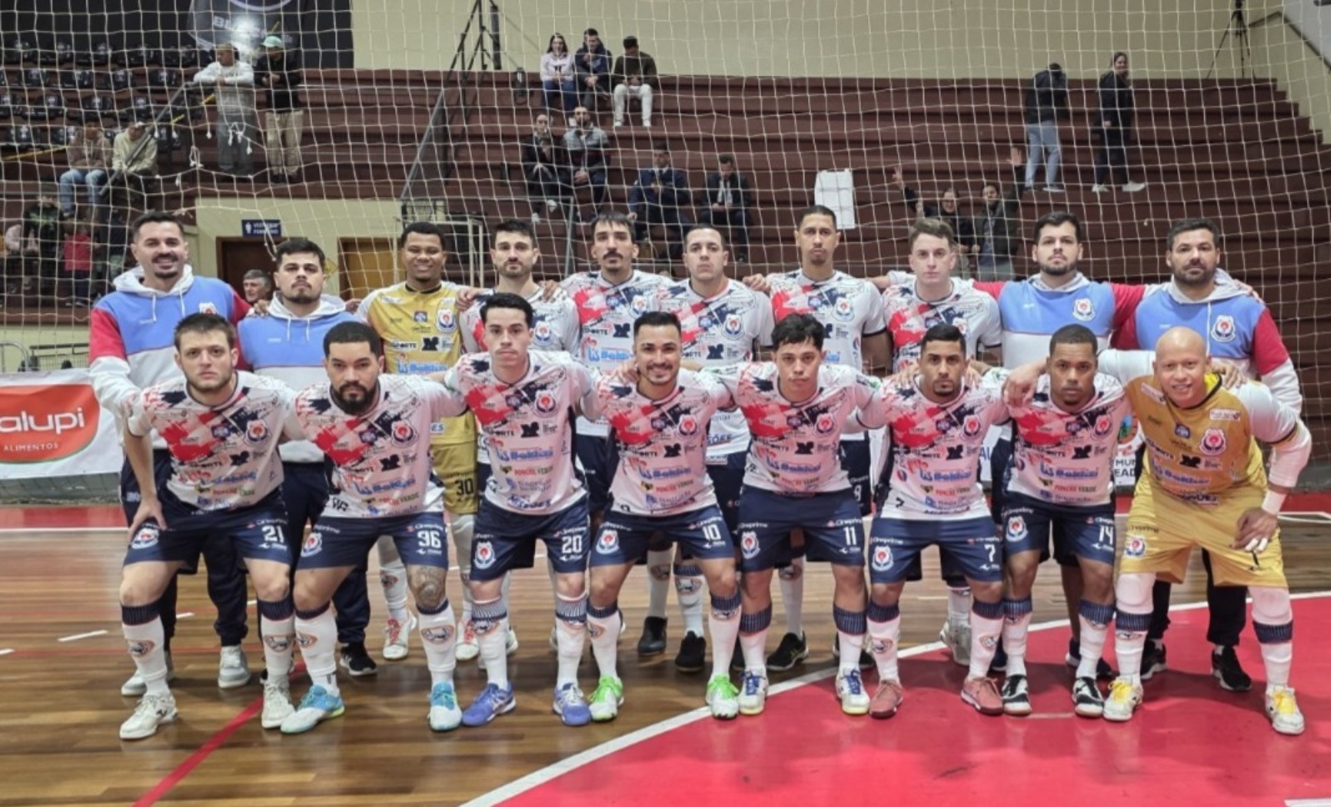 AEU enfrenta a AAGF neste sábado (5/7) pela Liga Gaúcha de Futsal e busca reabilitação após derrota. Jogo promete casa cheia, mesmo com desfalques importantes.
