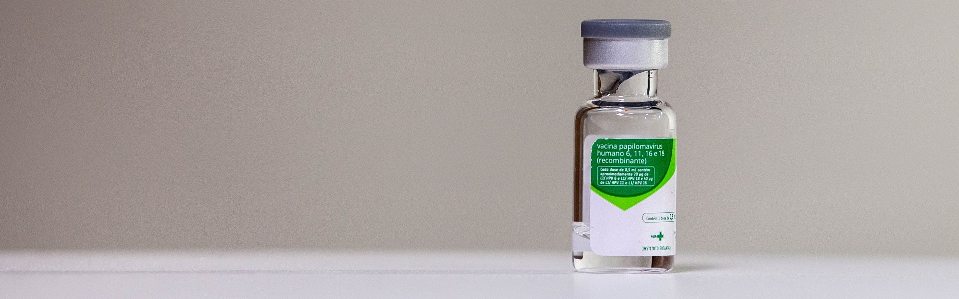 Vacinação contra HPV para jovens de 15 a 19 anos segue disponível nas unidades básicas.