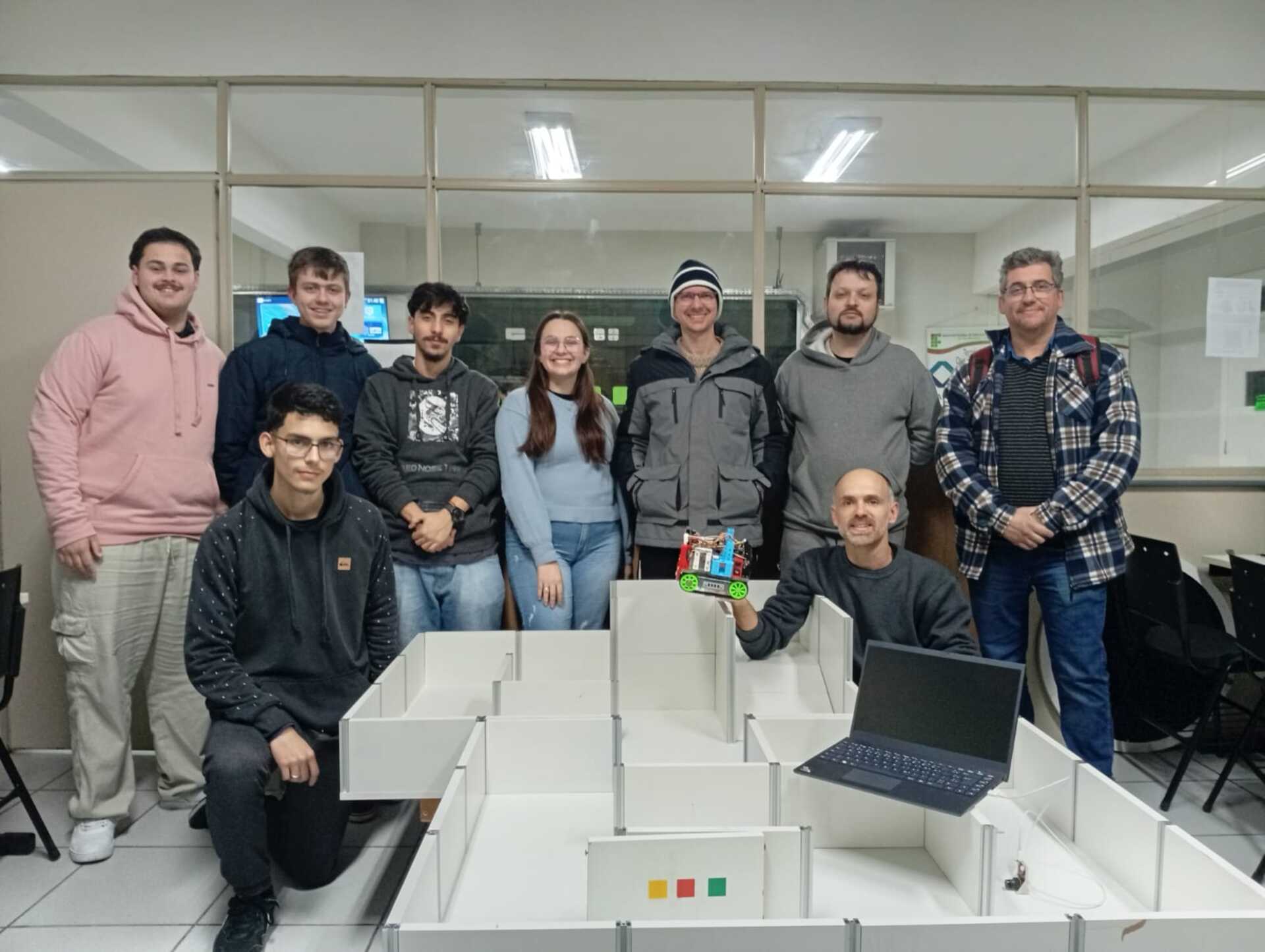 Robô criado no IFSul Camaquã identifica vítimas e envia localização de forma autônoma em áreas de risco