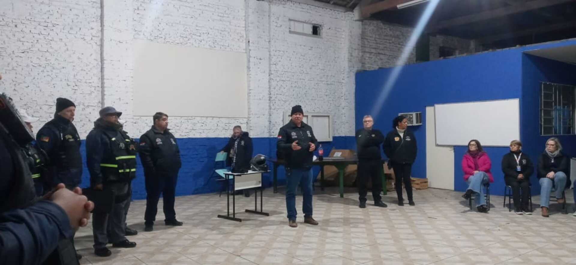 Ação fiscalizou bares, boates e conveniências em diferentes bairros da cidade.