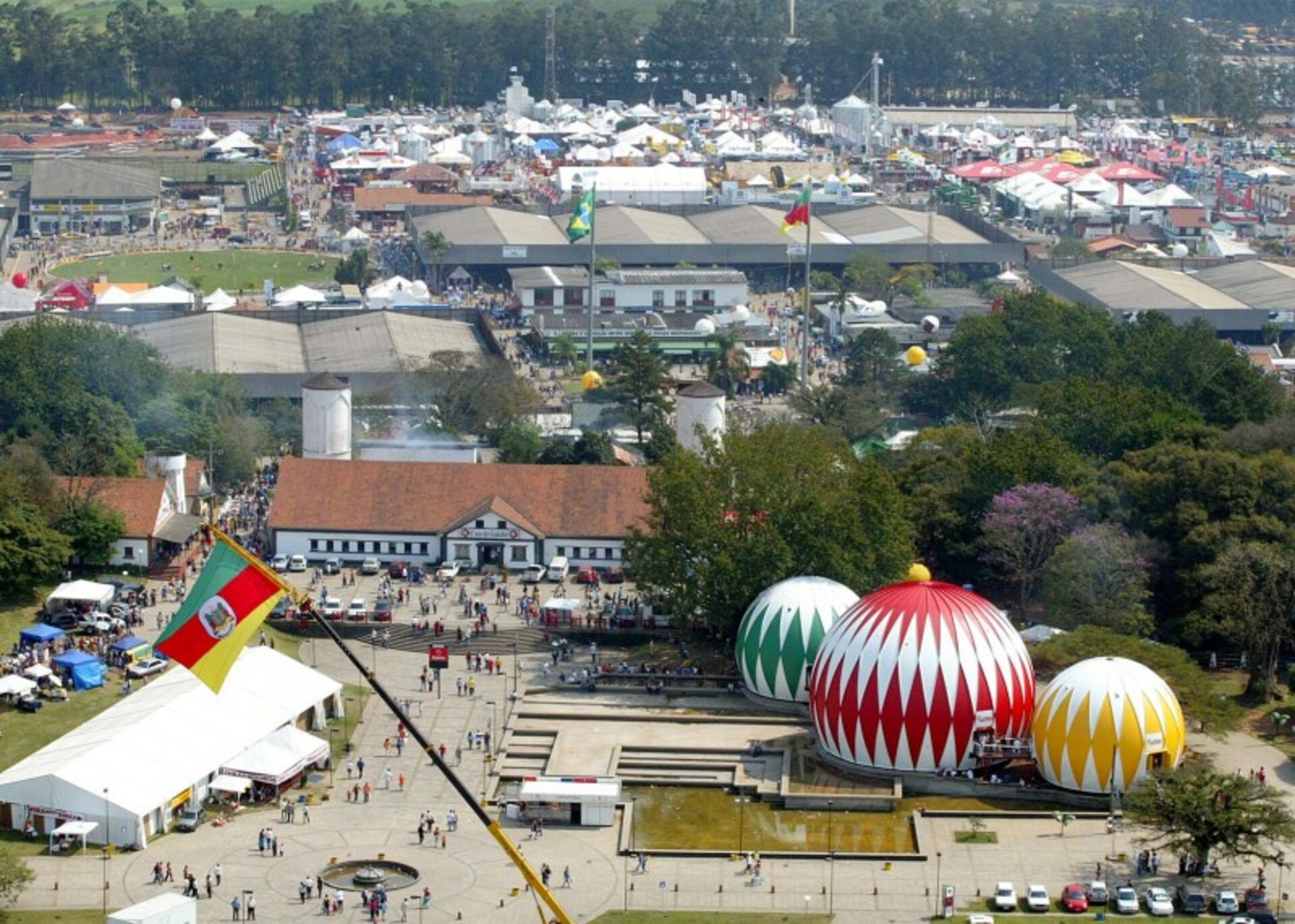 O ato simbólico de abertura dos portões será às 8h, no Portão 2, do Parque Assis Brasil