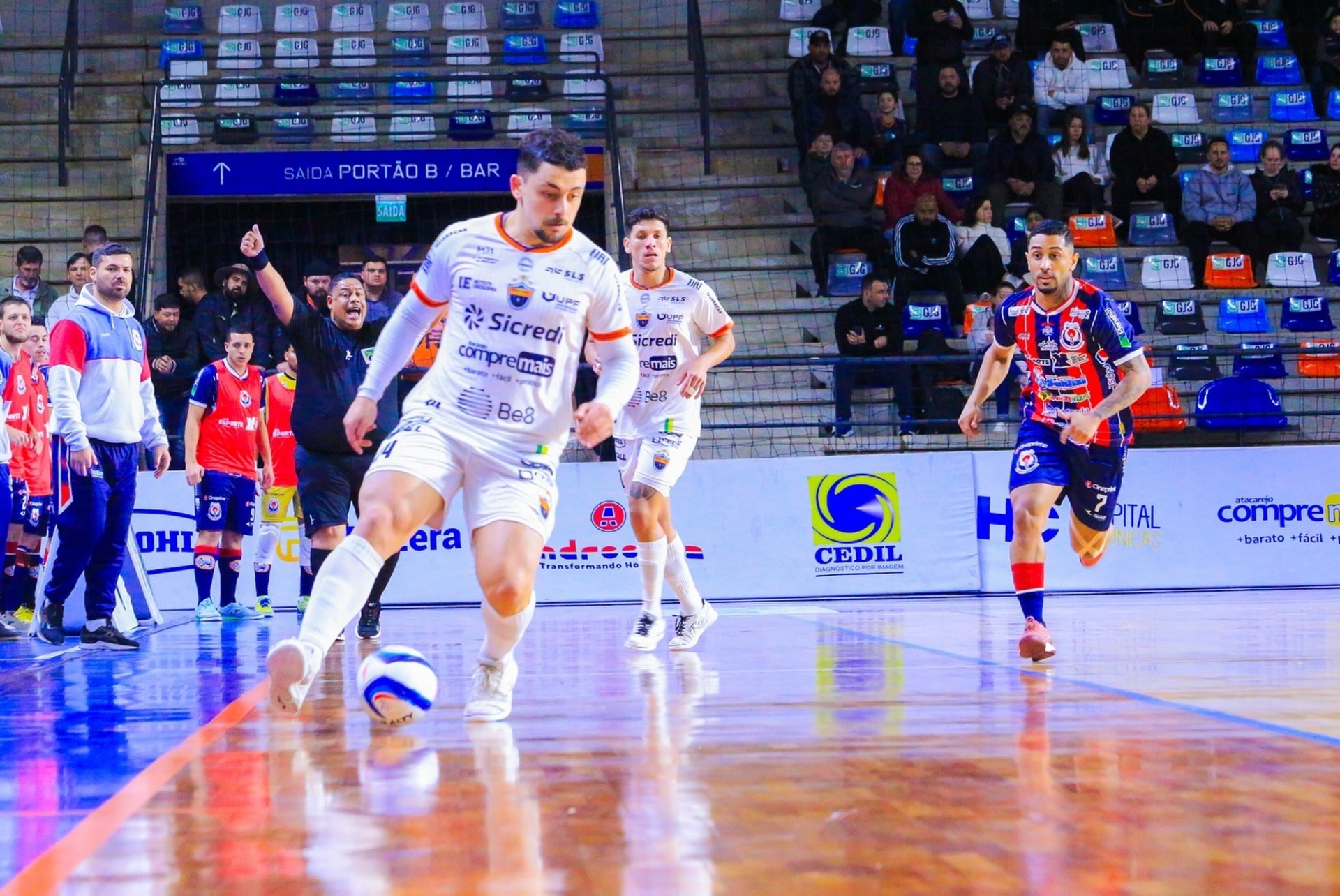 A Uruguaianense foi superada por 2 a 0 pelo Passo Fundo na noite de 4/8, fora de casa, em partida válida pela Liga Gaúcha de Futsal. O jogo foi marcado por equilíbrio, mas os gols dos anfitriões saíram nos minutos finais de cada tempo.