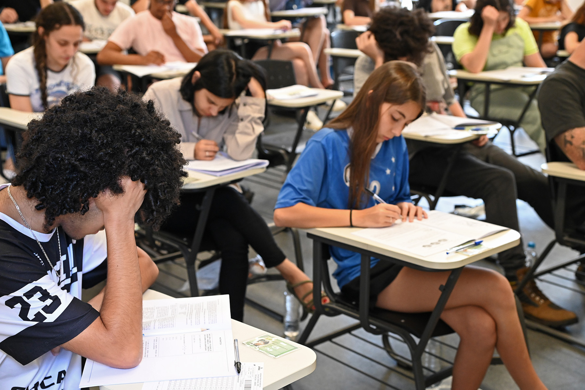 A Universidade mantém 50% das vagas para estudantes da rede pública, incluindo critérios raciais, de renda, quilombolas e pessoas com deficiência.