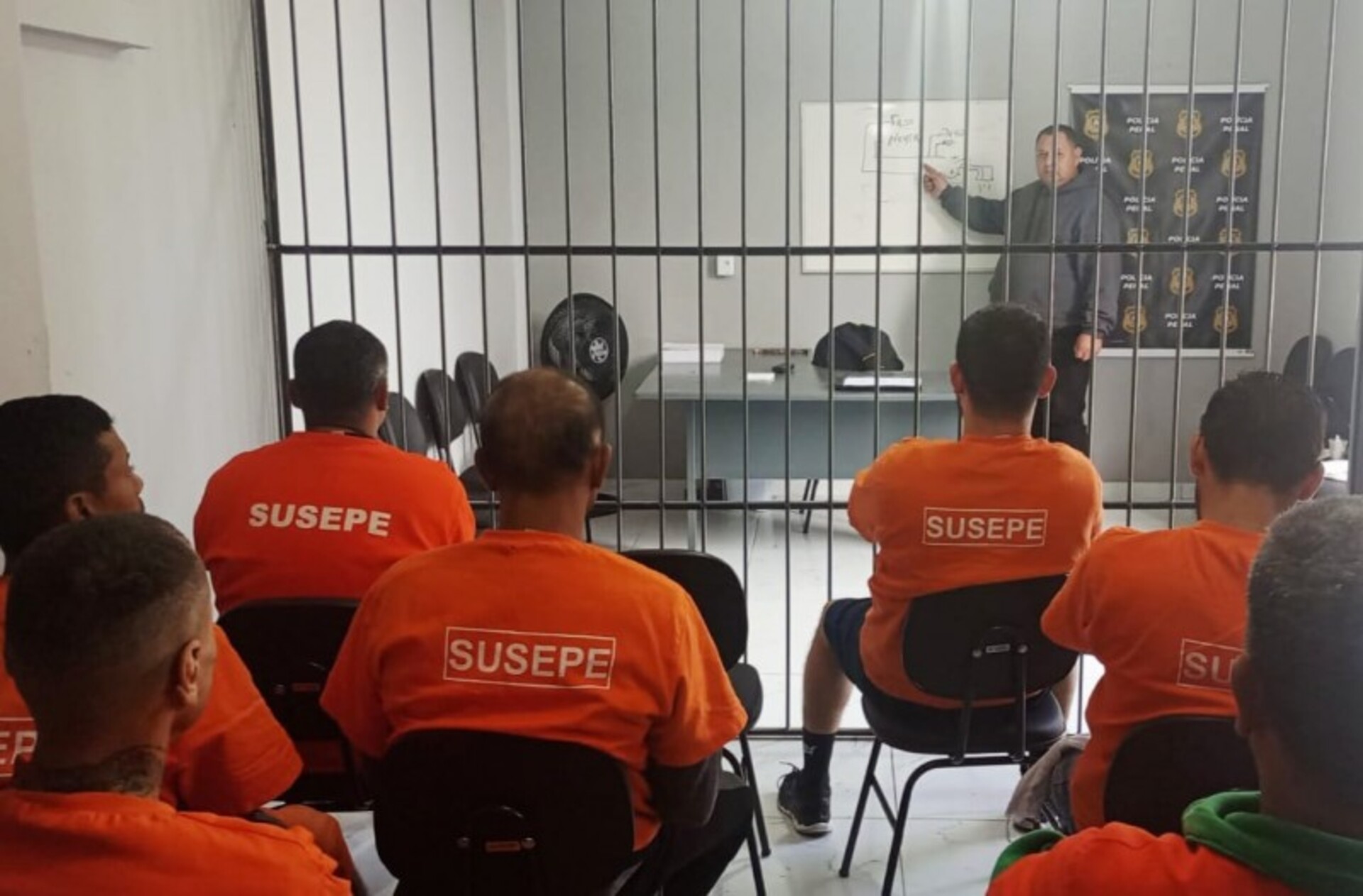 O curso, de 20 horas, prepara os detentos para atuar no mercado de trabalho após cumprimento da pena.