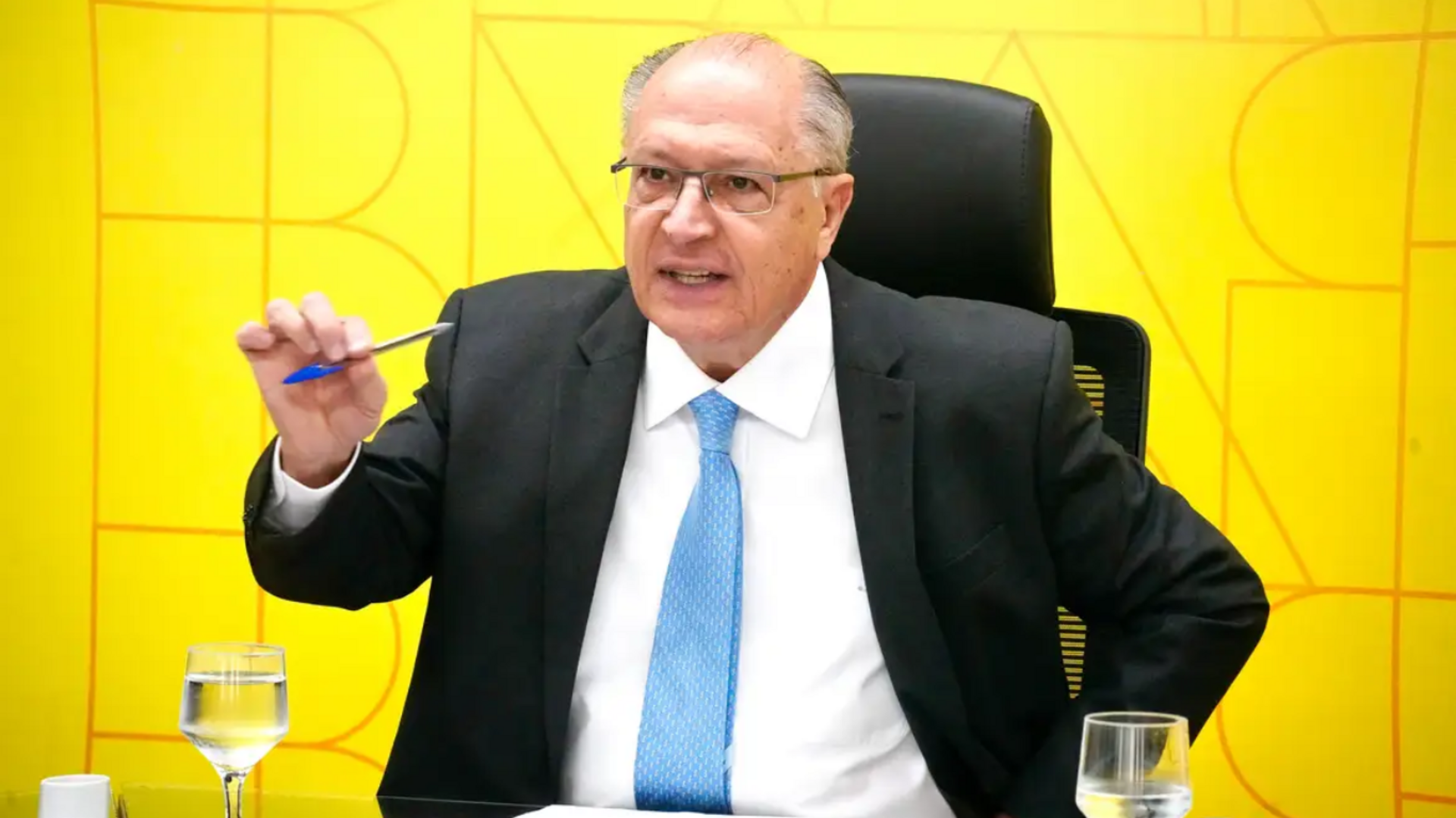 Vice-presidente anuncia apoio a áreas mais impactadas pelas novas taxas.