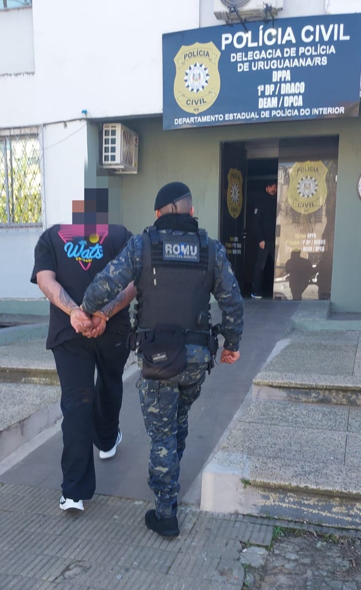 Vizinhos ouviram os gritos da vítima e acionaram a Guarda Civil Municipal.