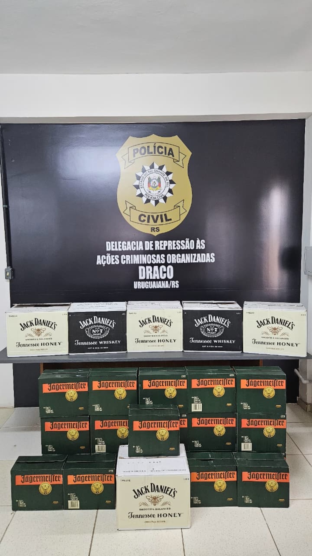 Mercadoria sem nota fiscal é recolhida e encaminhada à Receita Federal.