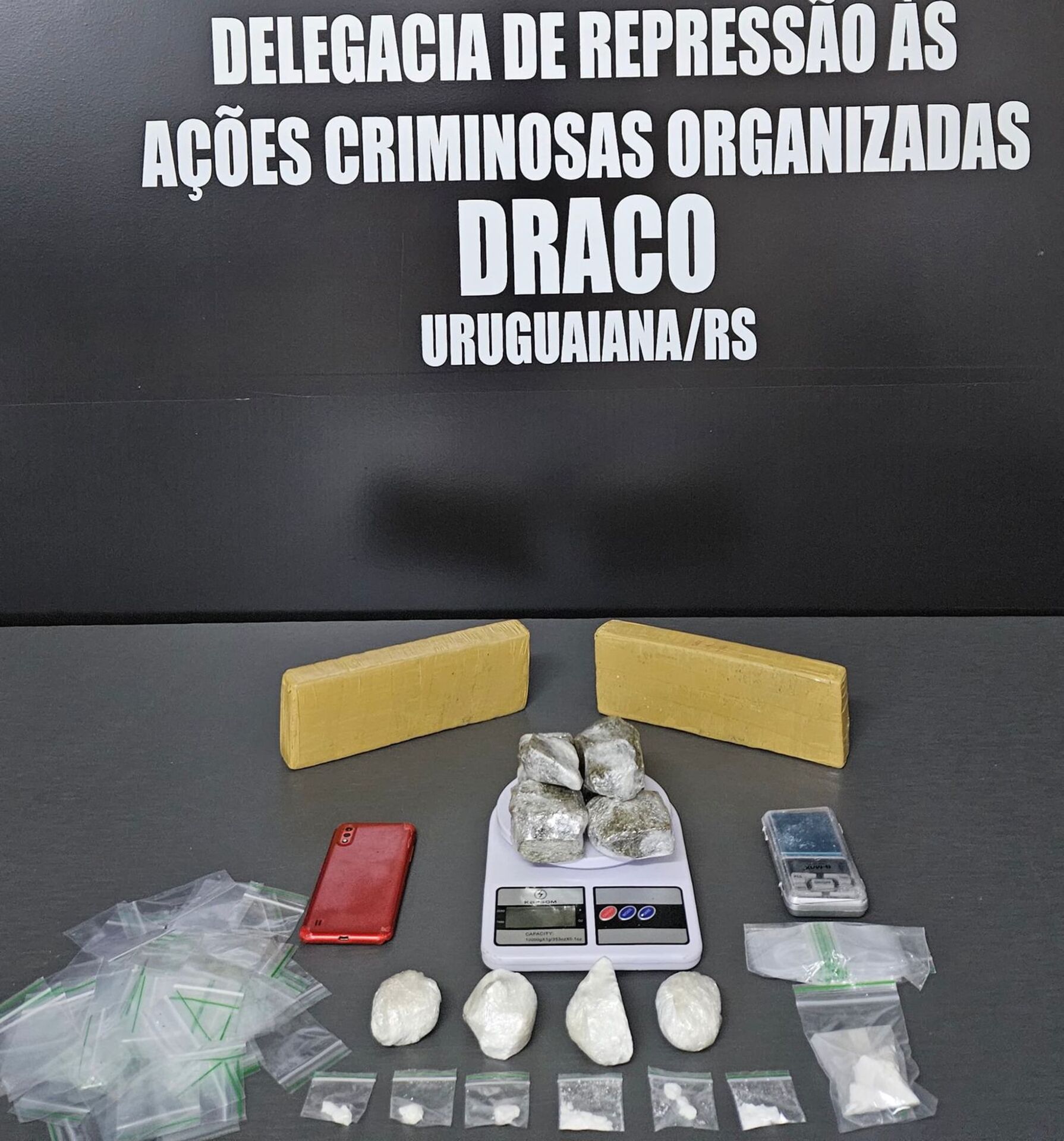 Operação resulta em prisão e apreensão de maconha e cocaína