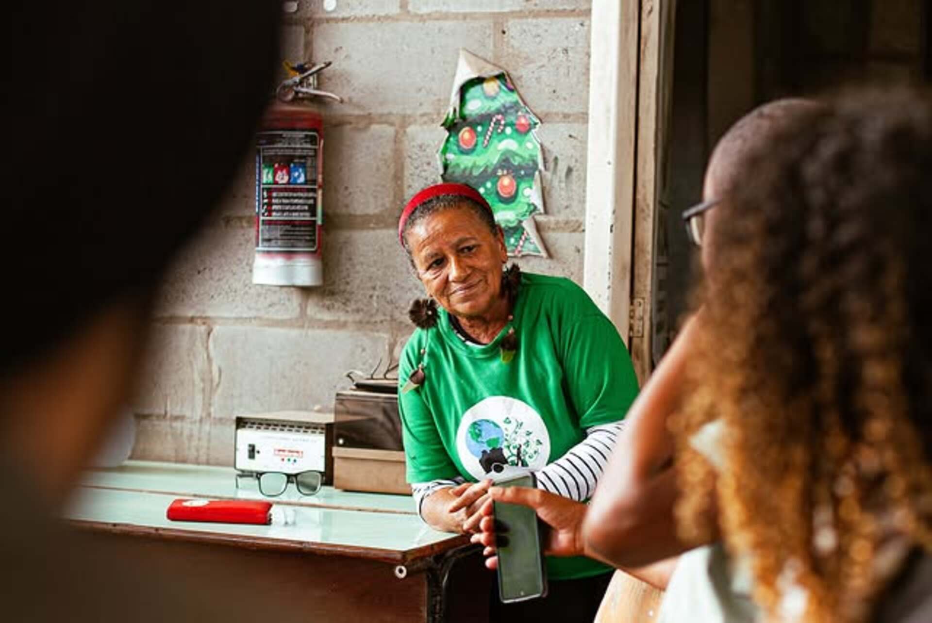 Oficina transforma ancestralidade e memória em gestos cênicos, fortalecendo a arte negra e o teatro contemporâneo.