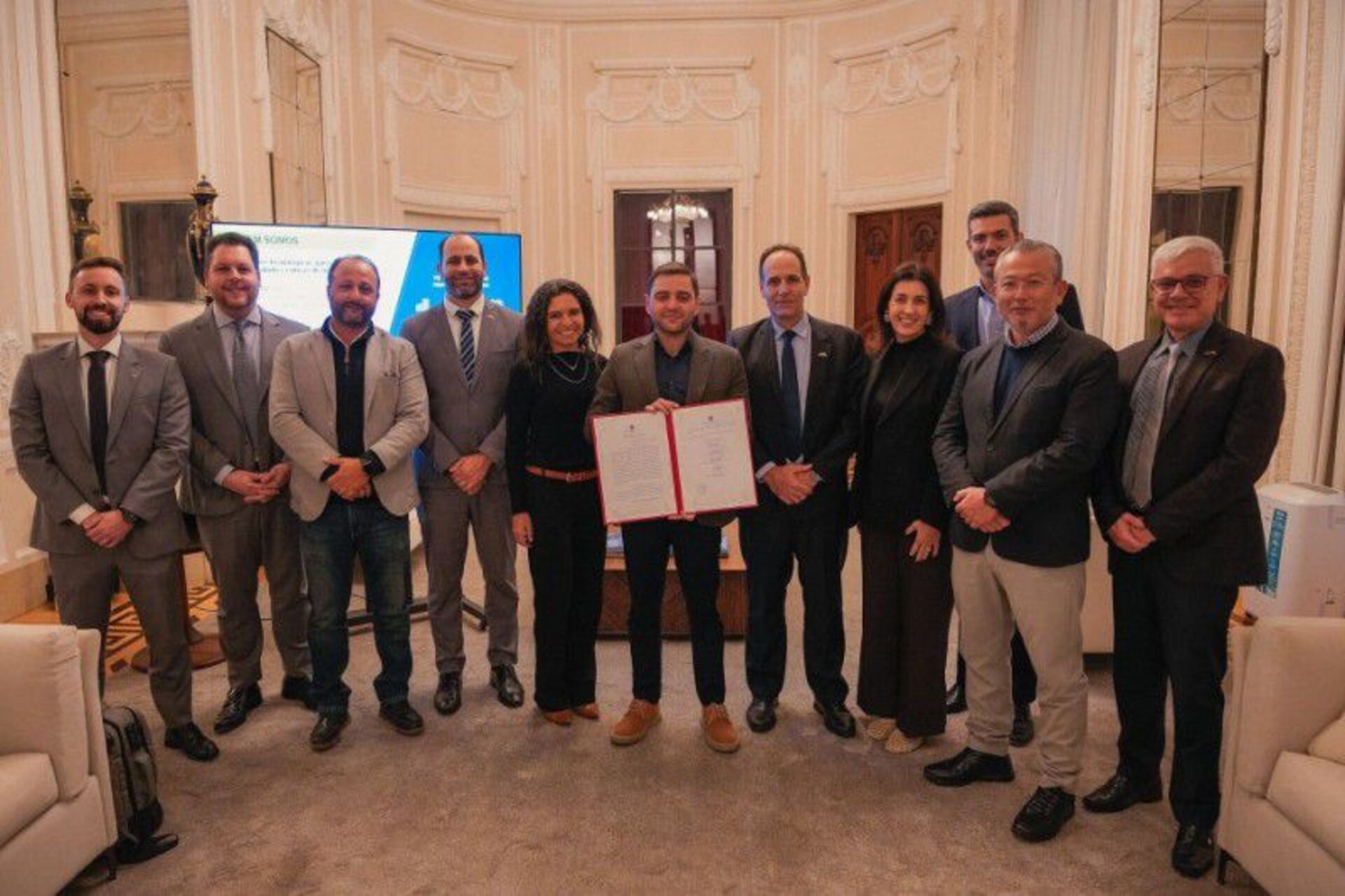Assinatura do protocolo reforça parceria estratégica em áreas como tecnologia para segurança.