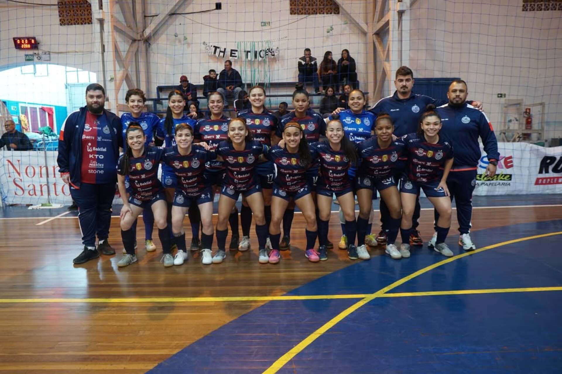 No último sábado, a Celemaster, de Uruguaiana, conquistou uma vitória histórica na Liga Gaúcha de Futsal Feminino, vencendo o Esmeralda, de Santa Cruz do Sul, por 20 a 0 no Ginásio do Colégio União. A partida destacou o trabalho coletivo e a técnica da equipe comandada por André Malfussi.