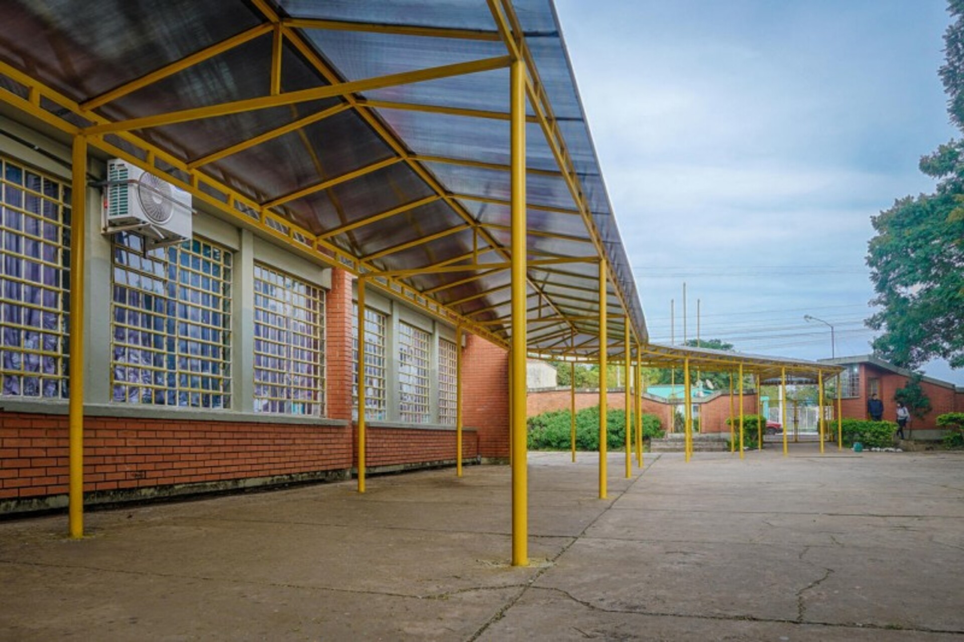 A Rede Estadual do RS conquistou a segunda maior média entre escolas públicas estaduais no Enem 2024, consolidando a qualidade da educação no estado. São 12 escolas gaúchas entre as 50 melhores, superando SP e PR, e o RS alcançou a quinta maior média considerando todas as redes.