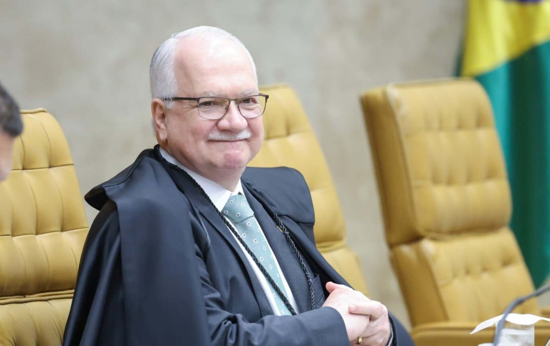 Natural de Rondinha (RS), Fachin está no STF desde 2015, já presidiu o TSE e deve conduzir a Corte com foco na harmonia entre os Poderes e na defesa da Constituição. A posse ocorrerá em 29 de setembro, em cerimônia com reforço de segurança na Praça dos Três Poderes.