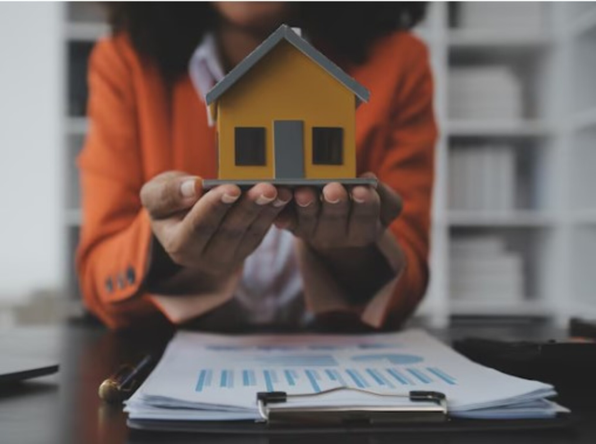Iniciativa visa a regularização fundiária de imóveis em bairros como Promorar I e II, Proficar, Profilurb e Cohab I e II