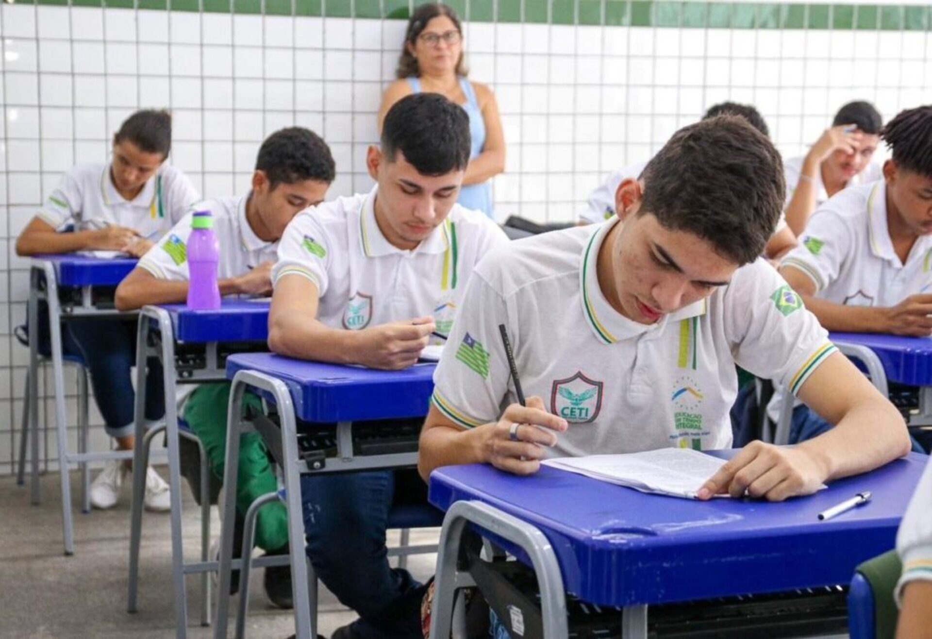 Seduc detalha aplicação do Simulado SAEB 2025 e prepara estudantes para a avaliação nacional.