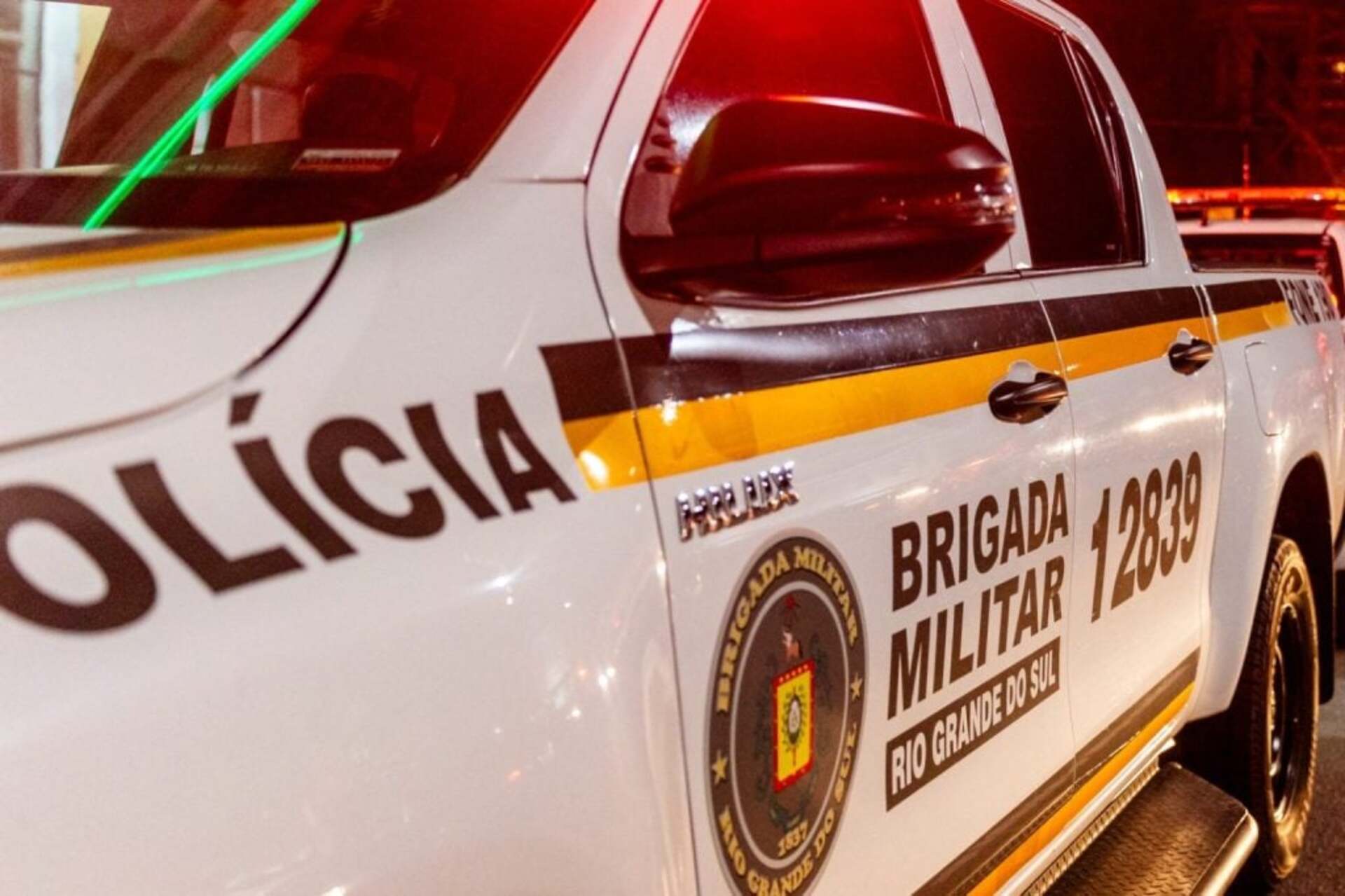 BM diz que policiais foram alvo de disparos efetuados pelo rapaz, e reagiram
