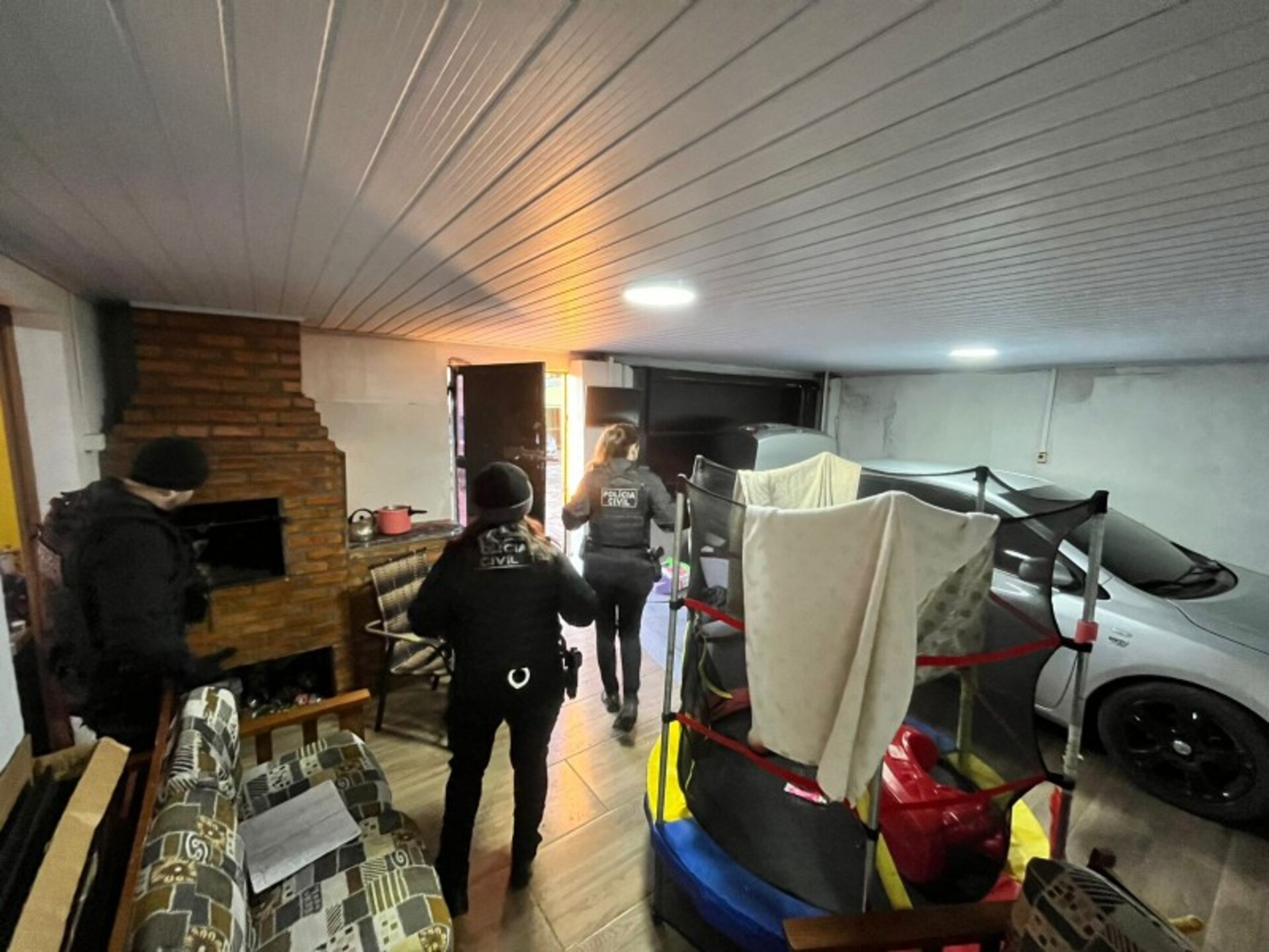Ao todo, seis pessoas foram presas na ofensiva que desarticulou grupo criminoso na Vila Promorar.