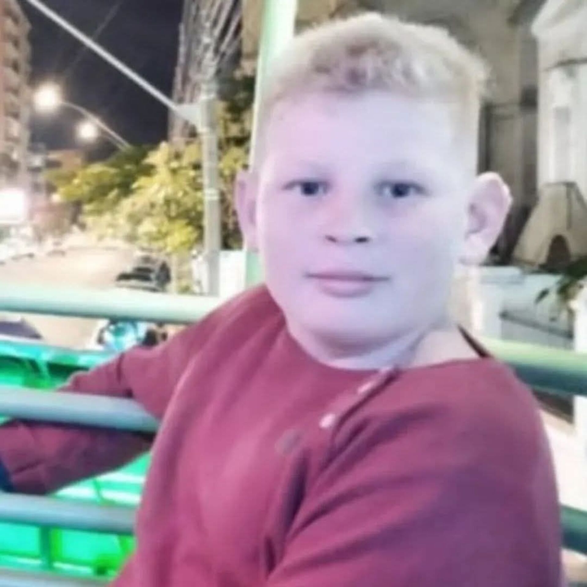 O caso é investigado pela DPCA e vizinhos pedem apoio à mãe solo do menino.