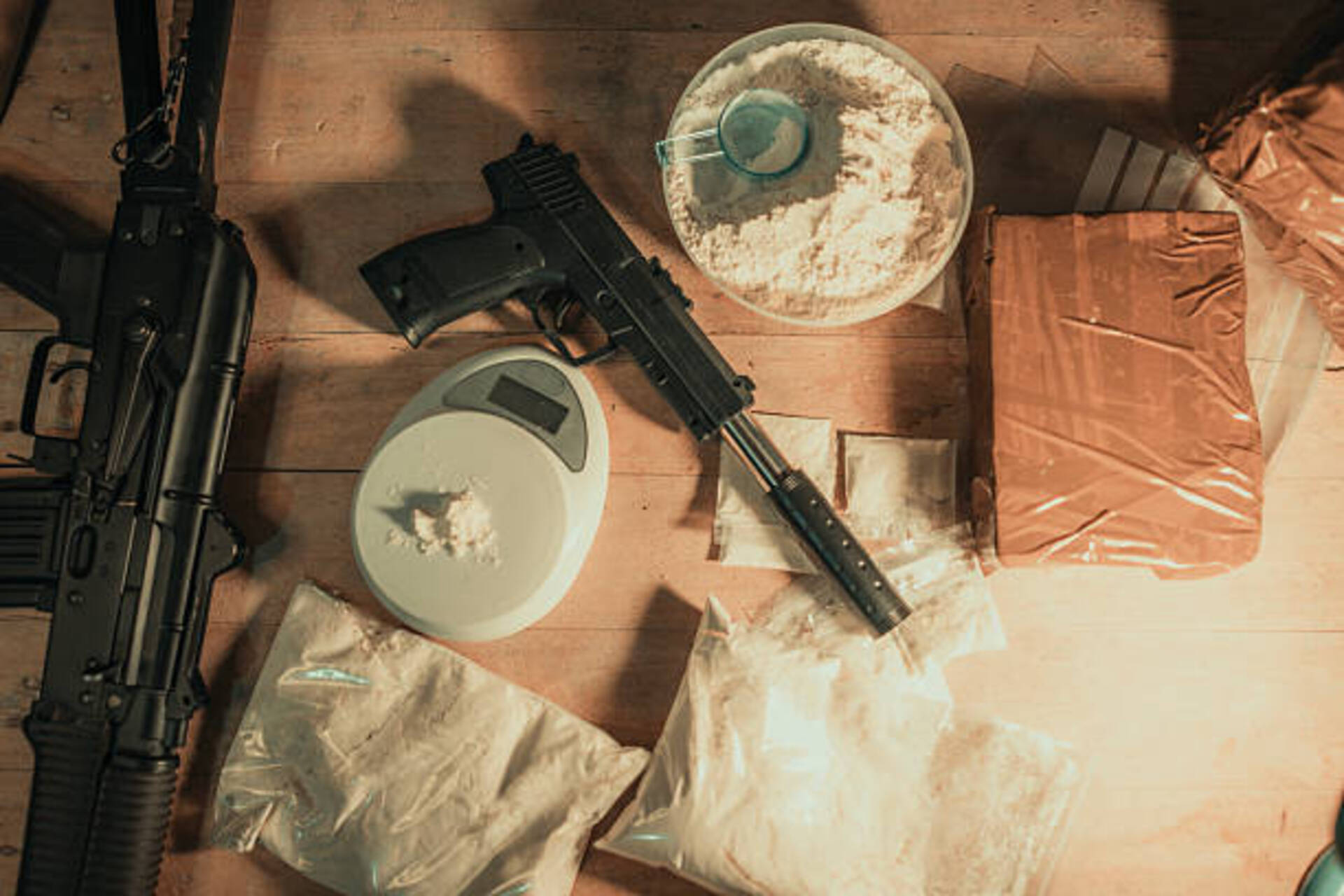 :Tráfico de drogas e apreensão de armas lideram os índices de aumento.