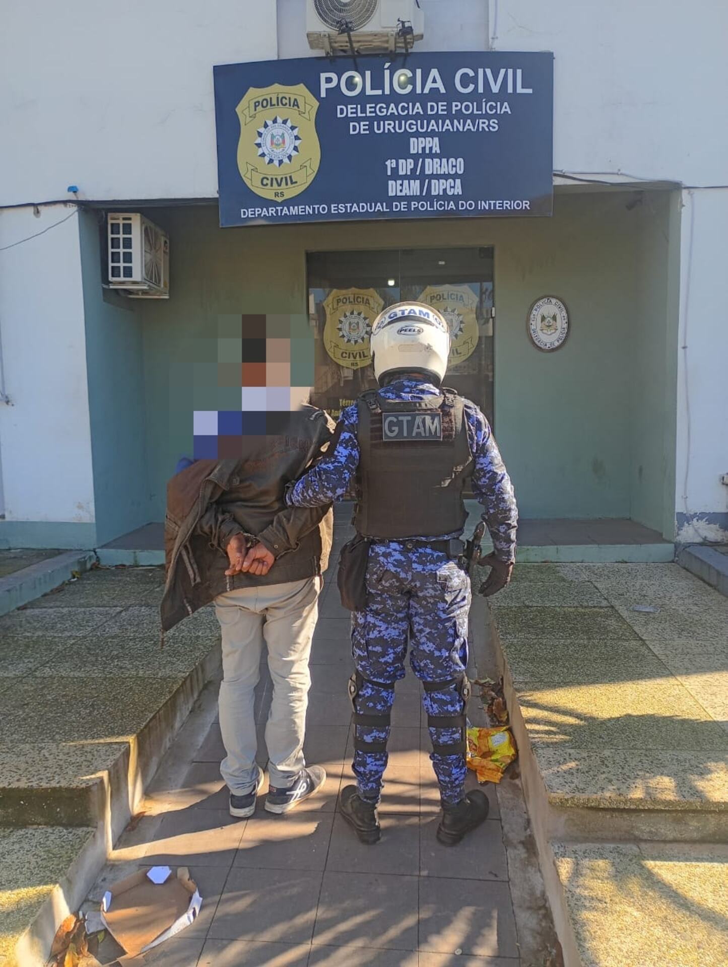 Condutor foi preso em flagrante, pagou fiança e responde em liberdade.