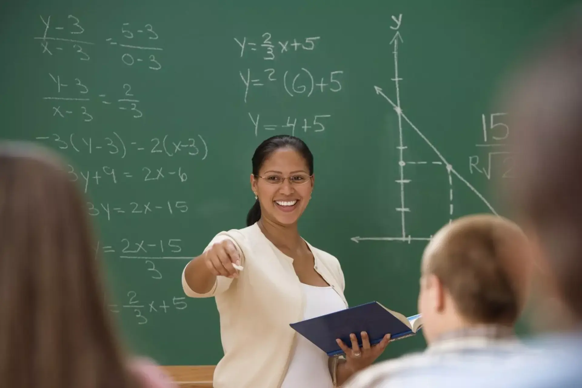 Participantes recebem ainda bolsa mensal de R$600. As aulas começam em 29/9 e duram oito semanas, contemplando conteúdos como funções, equações, gráficos e radiciação.