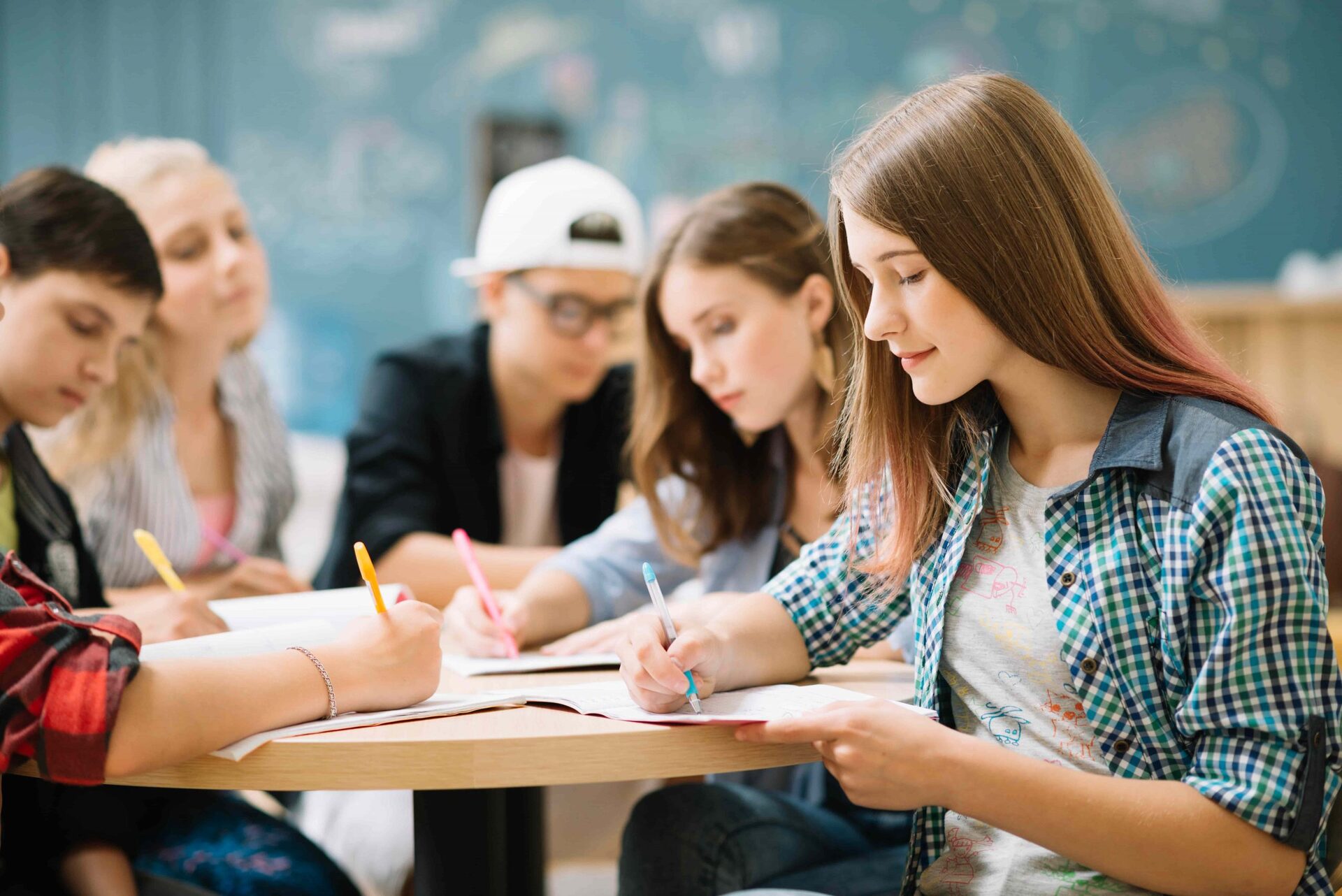 Feira virtual ajuda estudantes do Ensino Médio a escolher itinerários que combinam estudo e prática.