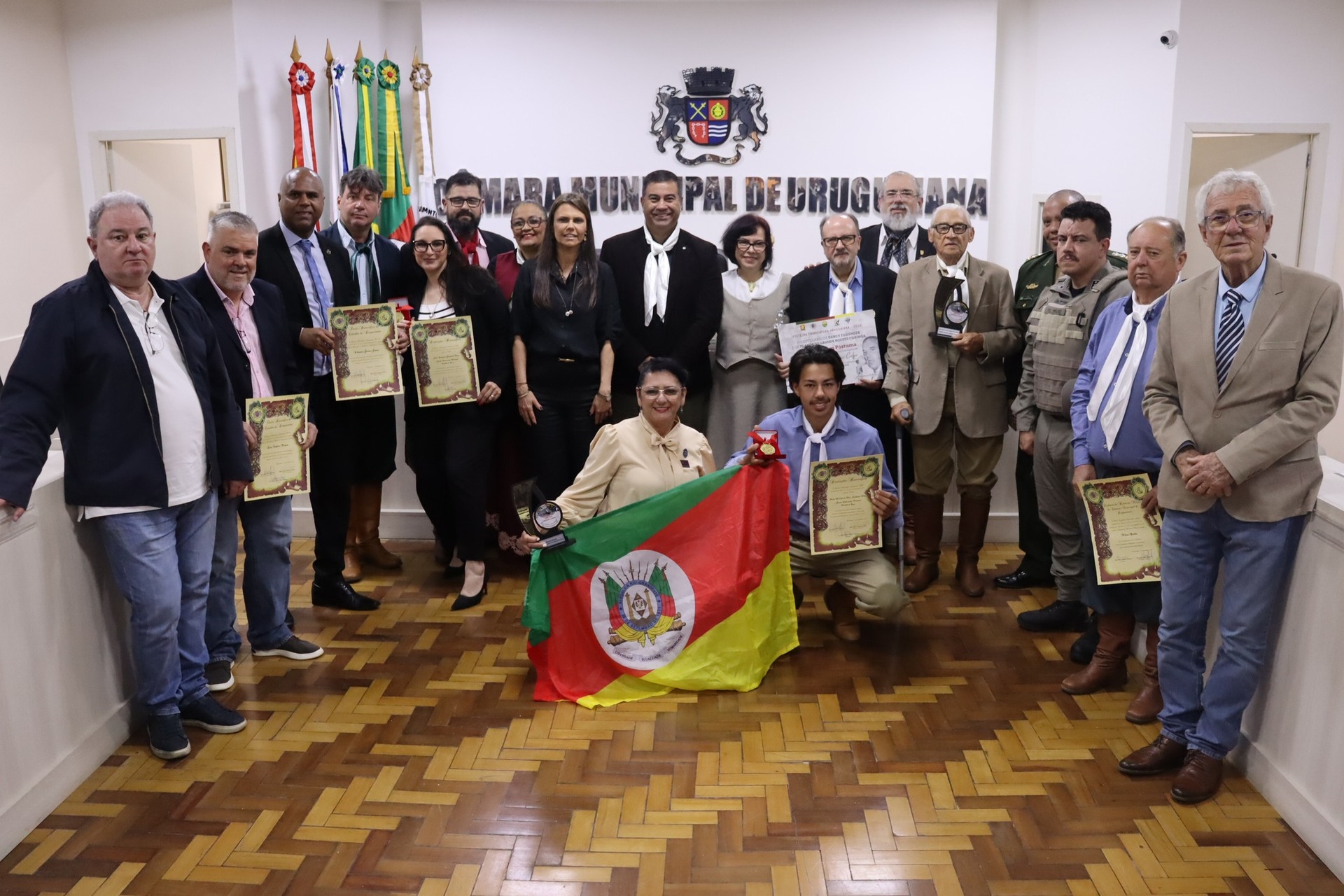 Além das distinções da Câmara, a Comissão Organizadora da Semana Farroupilha também fez homenagens a personalidades que contribuem para a valorização da cultura gaúcha.