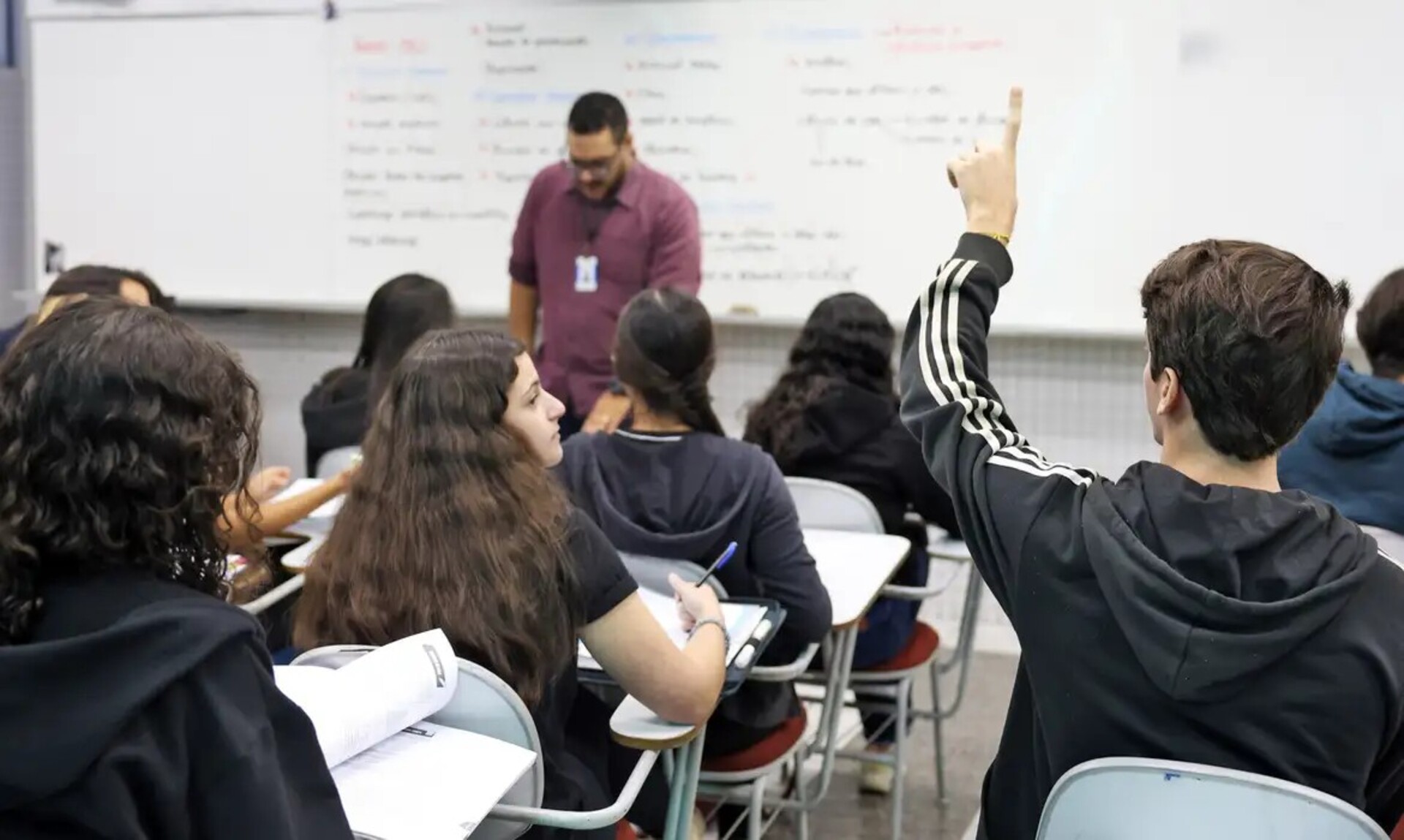 Estudantes da rede estadual terão acesso a provas digitais que simulam o ENEM, com gabaritos publicados após cada etapa.