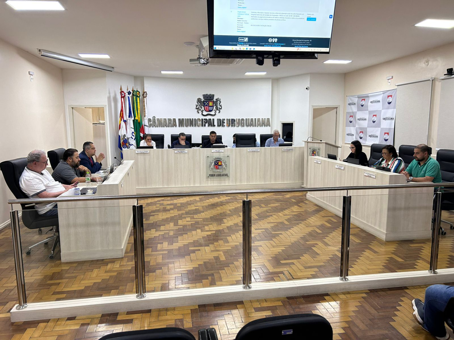 Legenda: Projetos foram apreciados em sessão extraordinária, na tarde desta sexta-feira