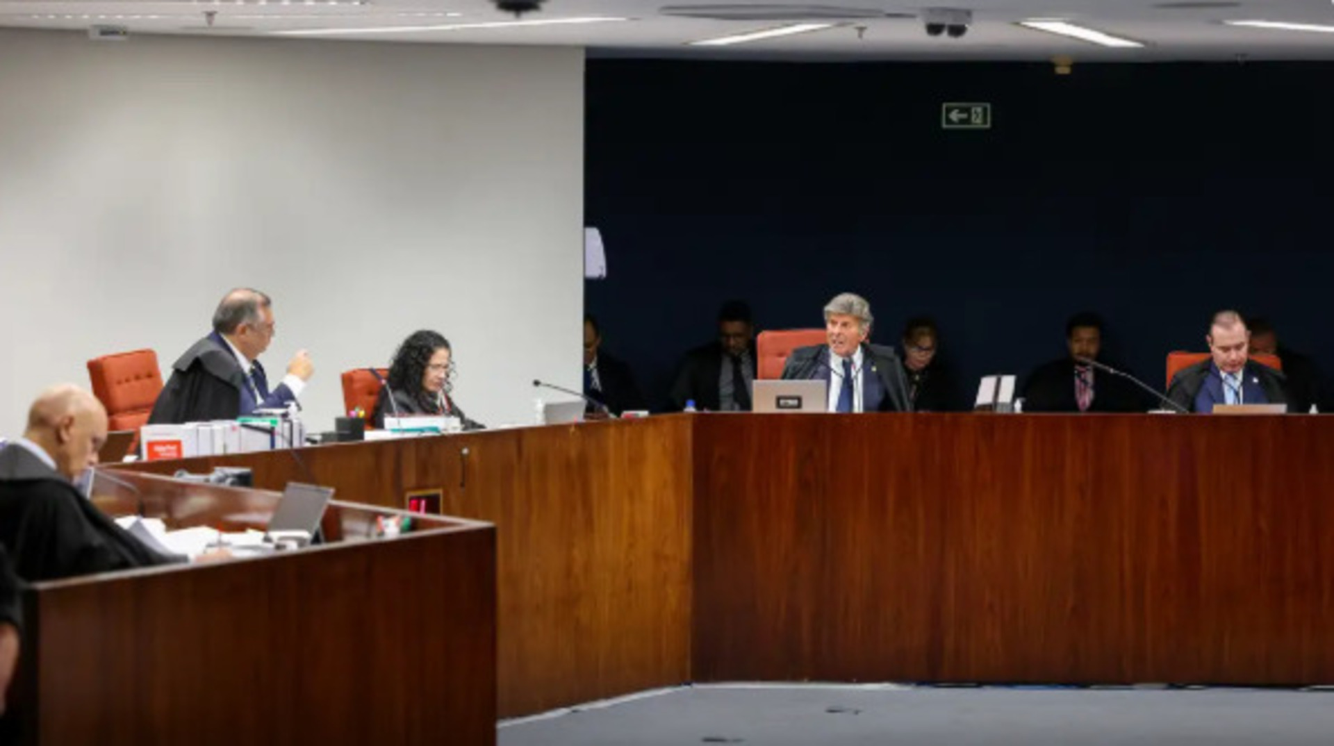 Fux argumenta que a troca com Barroso já havia sido combinada anteriormente.