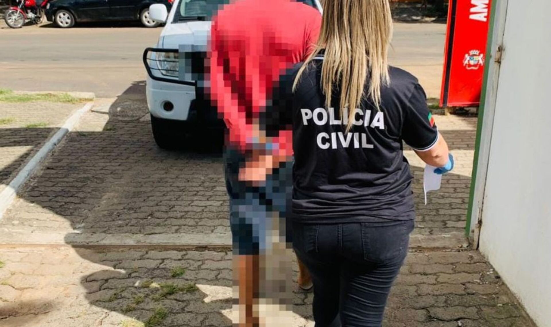 Policiais da Delegacia da Mulher de Uruguaiana prenderam suspeito de agredir ex-companheira e descumprir medidas protetivas impostas pela Justiça.