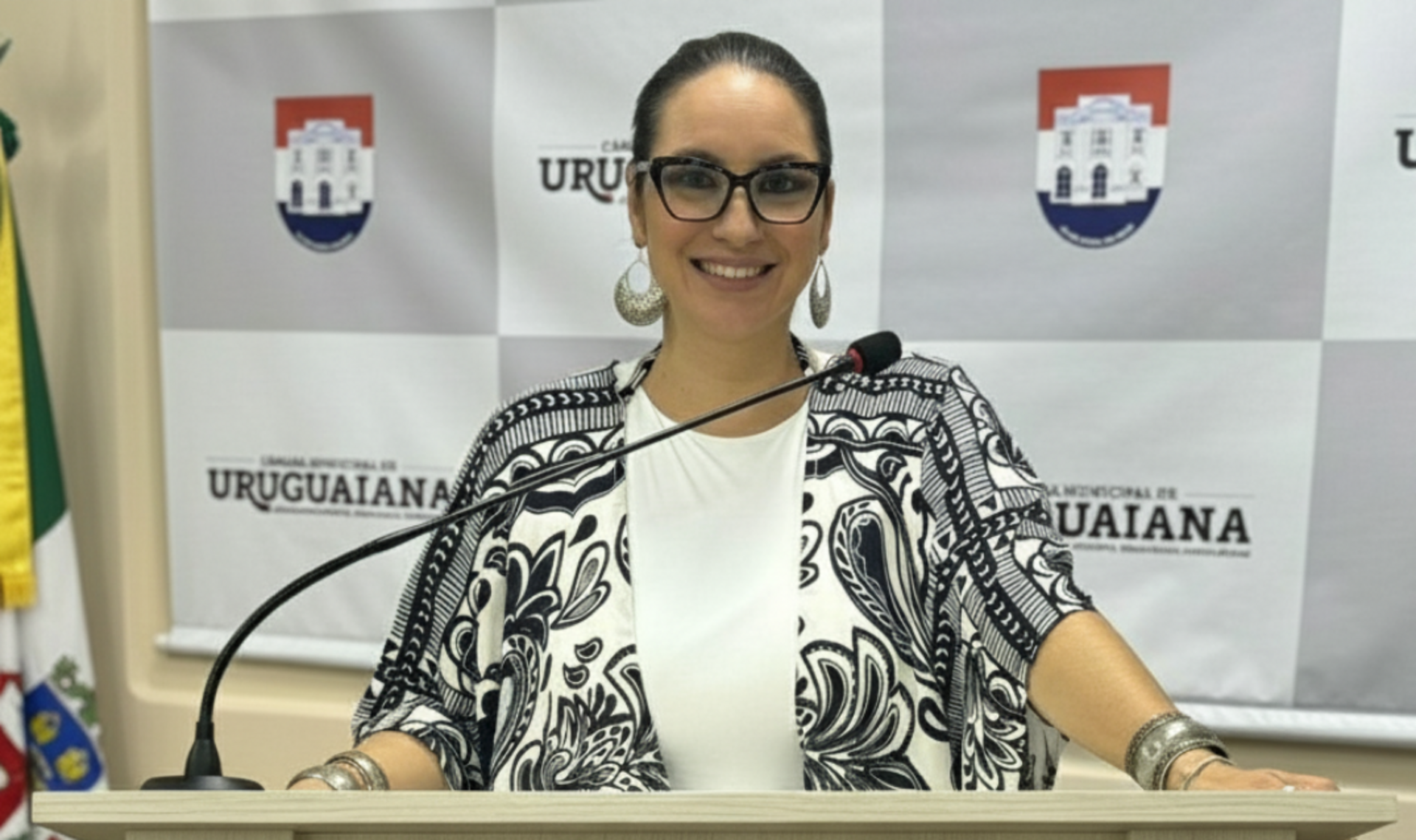 De autoria da vereadora Manoela Couto, requerimentos buscam detalhes sobre adesão, execução e abrangência de programas estaduais no município