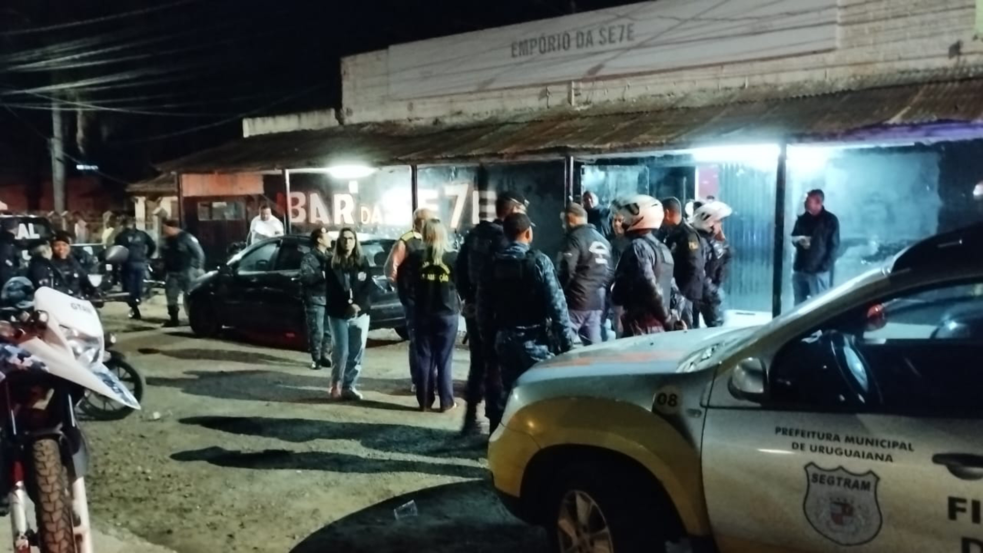 A fiscalização aconteceu nos bairros Bela Vista, Centro e Vila Júlia na madrugada desta segunda.