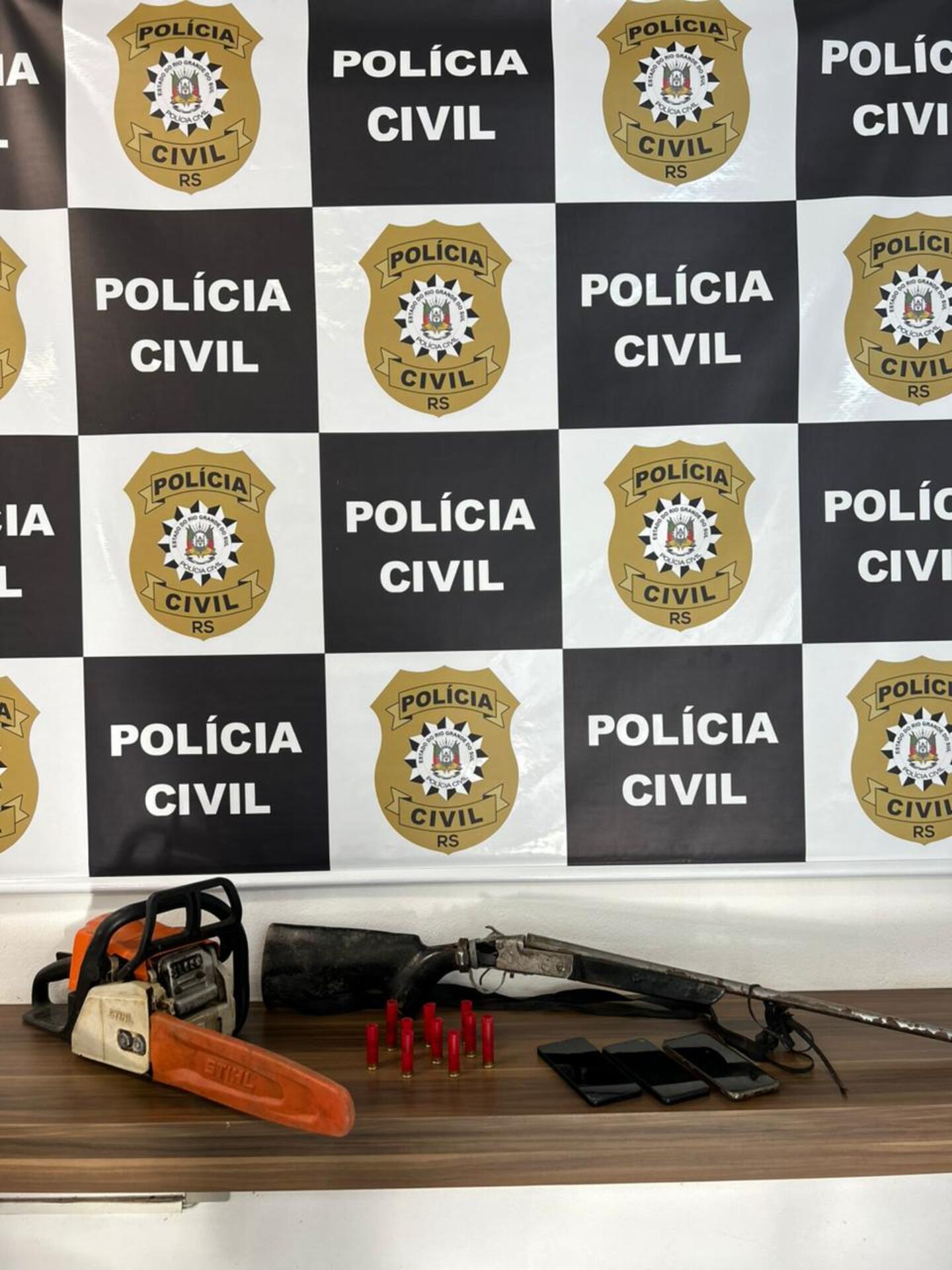 Suspeitos atuavam na região da Fronteira Oeste e movimentavam armas de diferentes calibres, inclusive fuzis.