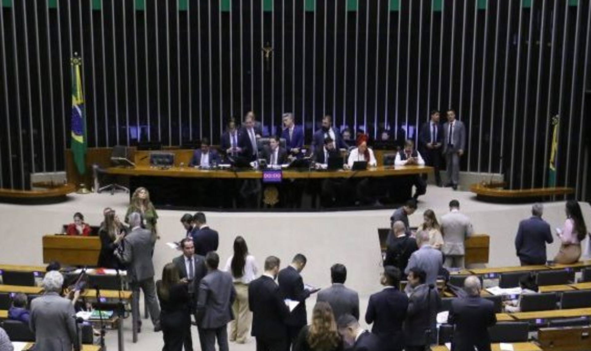 Texto segue para sanção presidencial e prevê pena de reclusão de 4 a 12 anos