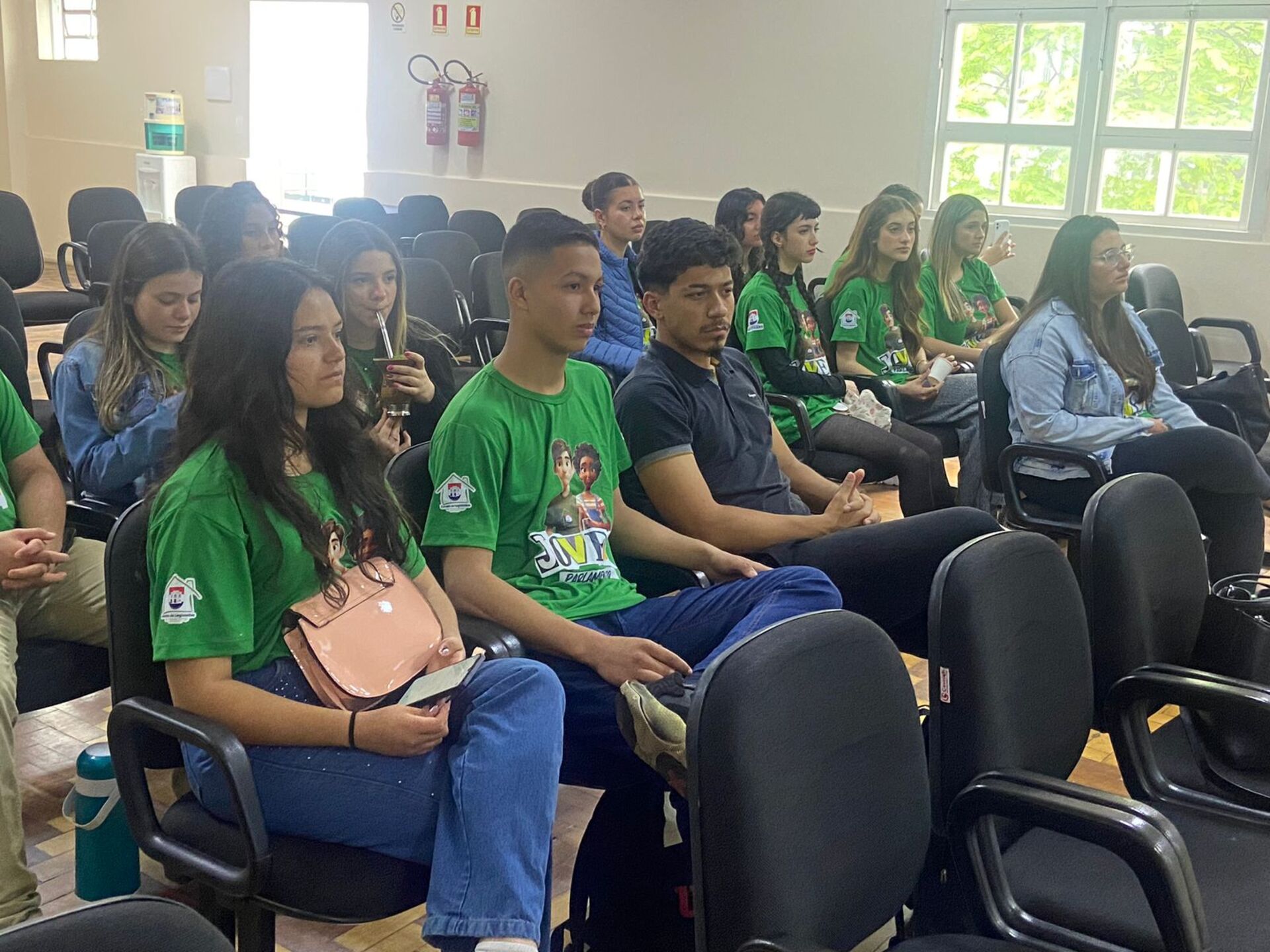 Além de estudantes do IFFar, estiveram presentes cidadãos interessados em compreender melhor o funcionamento do processo eleitoral.